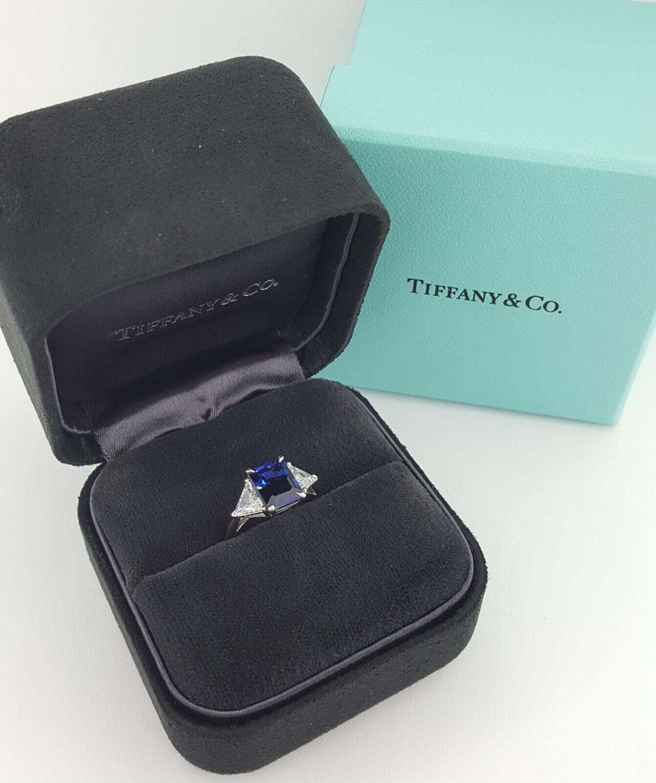 Modern Tiffany & Co. Emerald Cut Blue Sapphire Trillion Diamond Platinum Ring For Sale