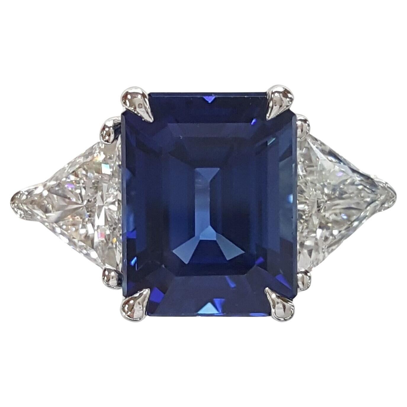 Tiffany & Co. Bague en platine avec saphir bleu taille émeraude et diamant trillion