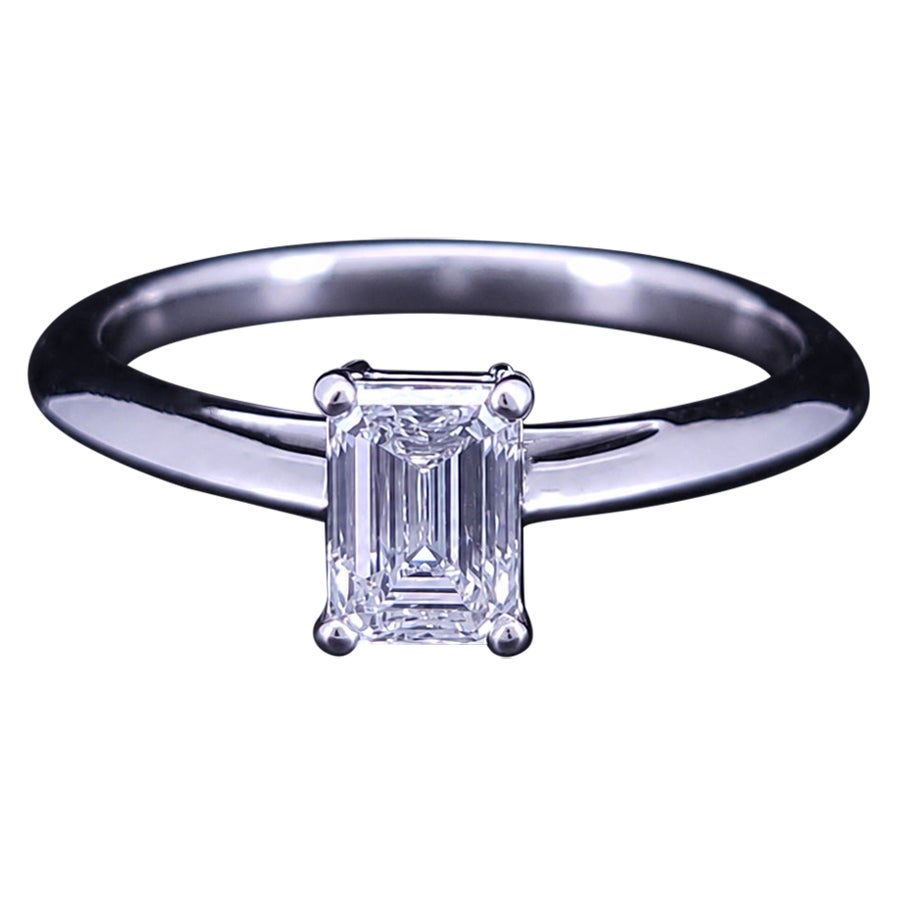 Verlobungsring von Tiffany & Co. mit Diamant im Smaragdschliff aus Platin