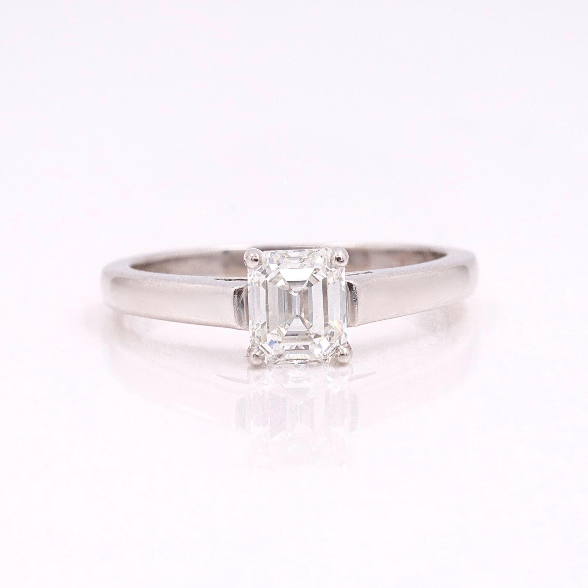 Women's or Men's Tiffany & Co. Emerald Diamond 0.79 Carat H VS1Solitaire Ring in Platinum