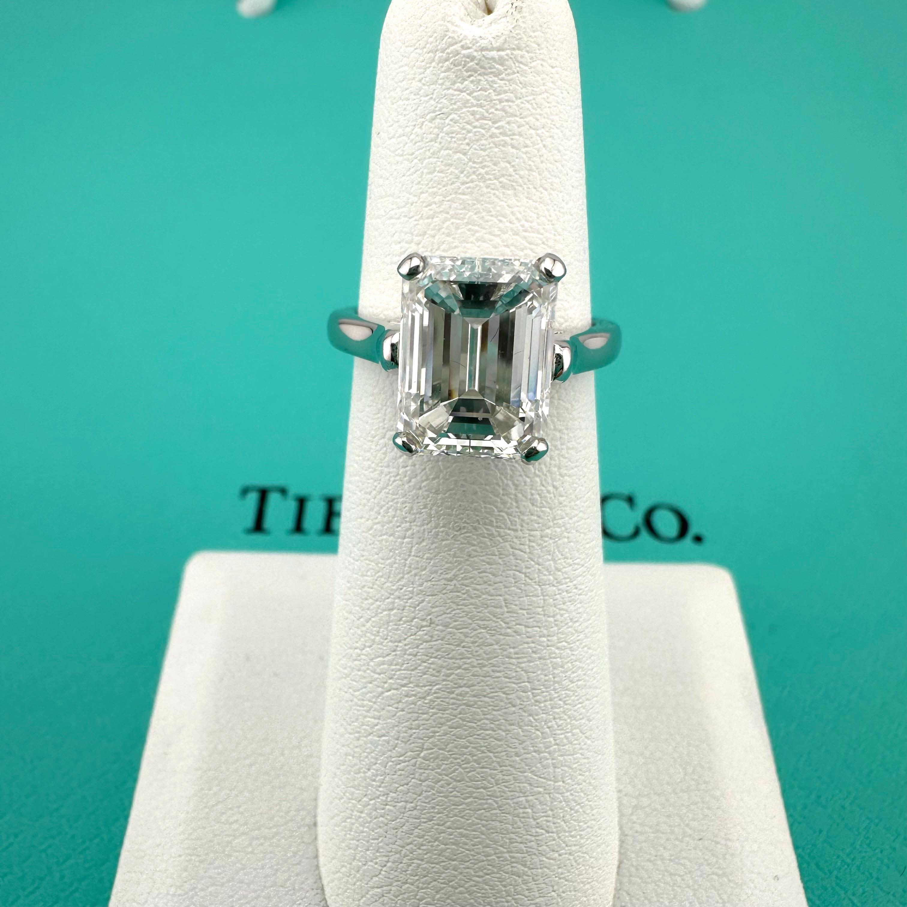 Tiffany & Co Emerald Diamond 3.86 cts G VS2 Platinum Engagement Ring For Sale 6