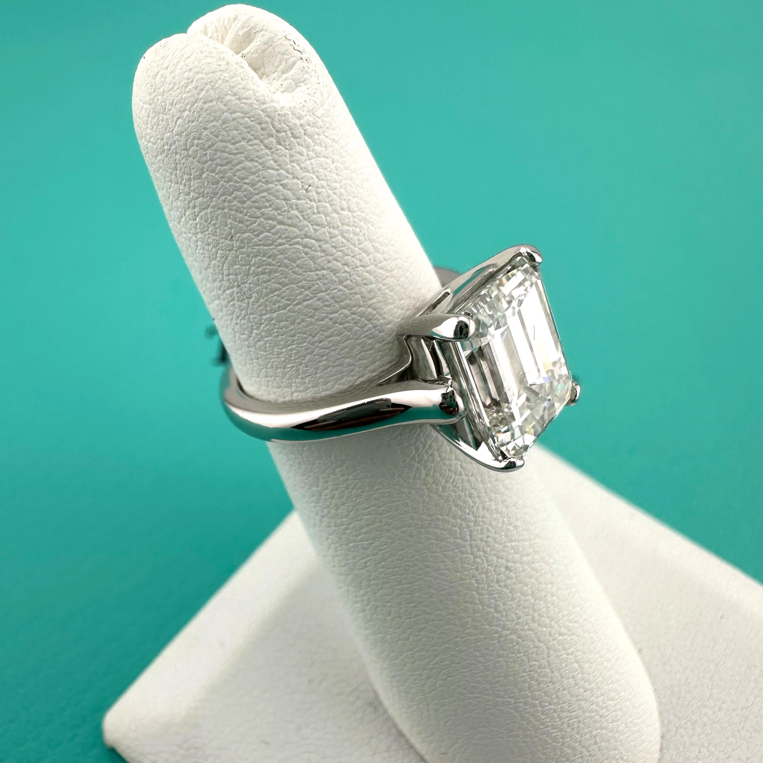 Tiffany & Co Emerald Diamond 3.86 cts G VS2 Platinum Engagement Ring For Sale 7