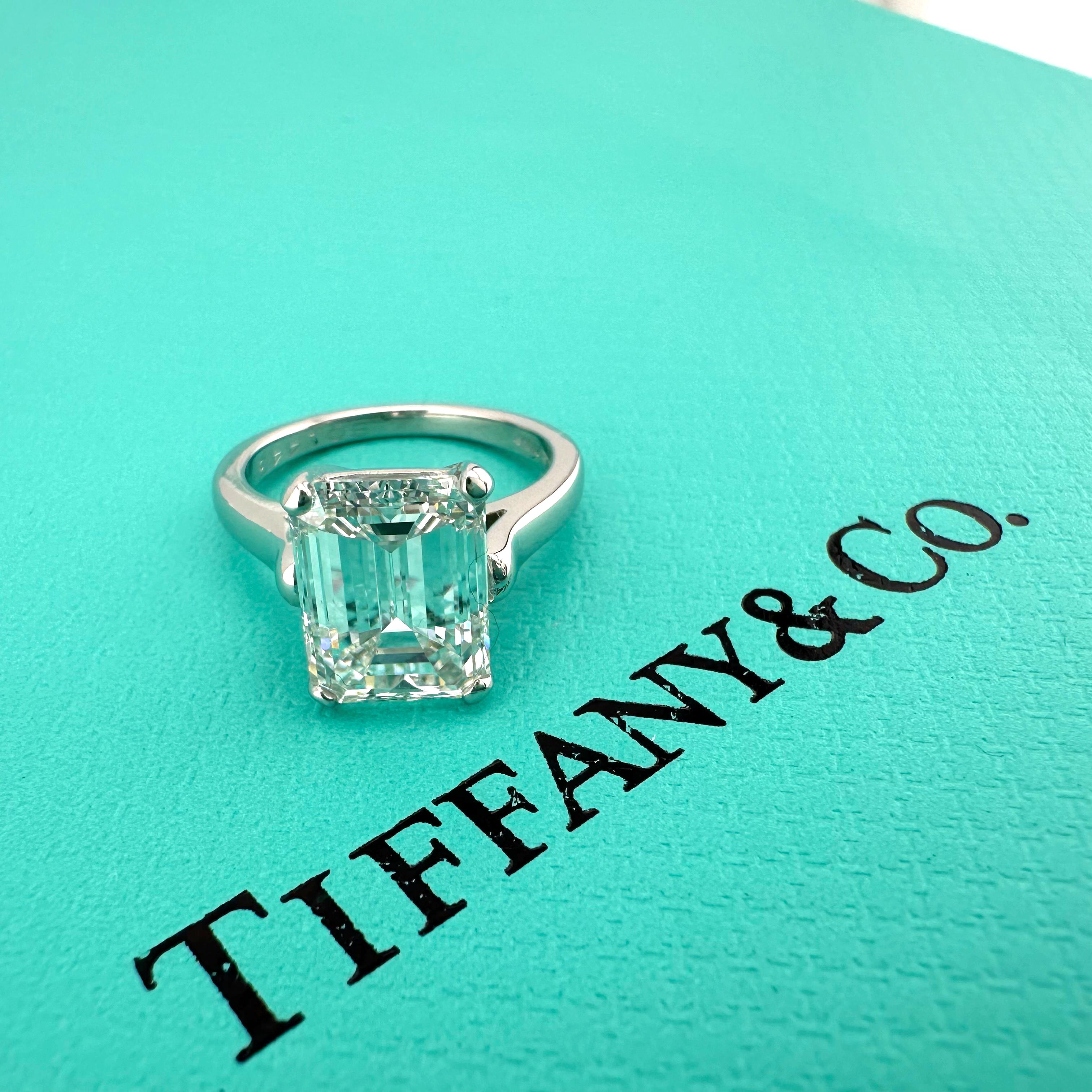 Tiffany & Co Emerald Diamond 3.86 cts G VS2 Platinum Engagement Ring For Sale 8