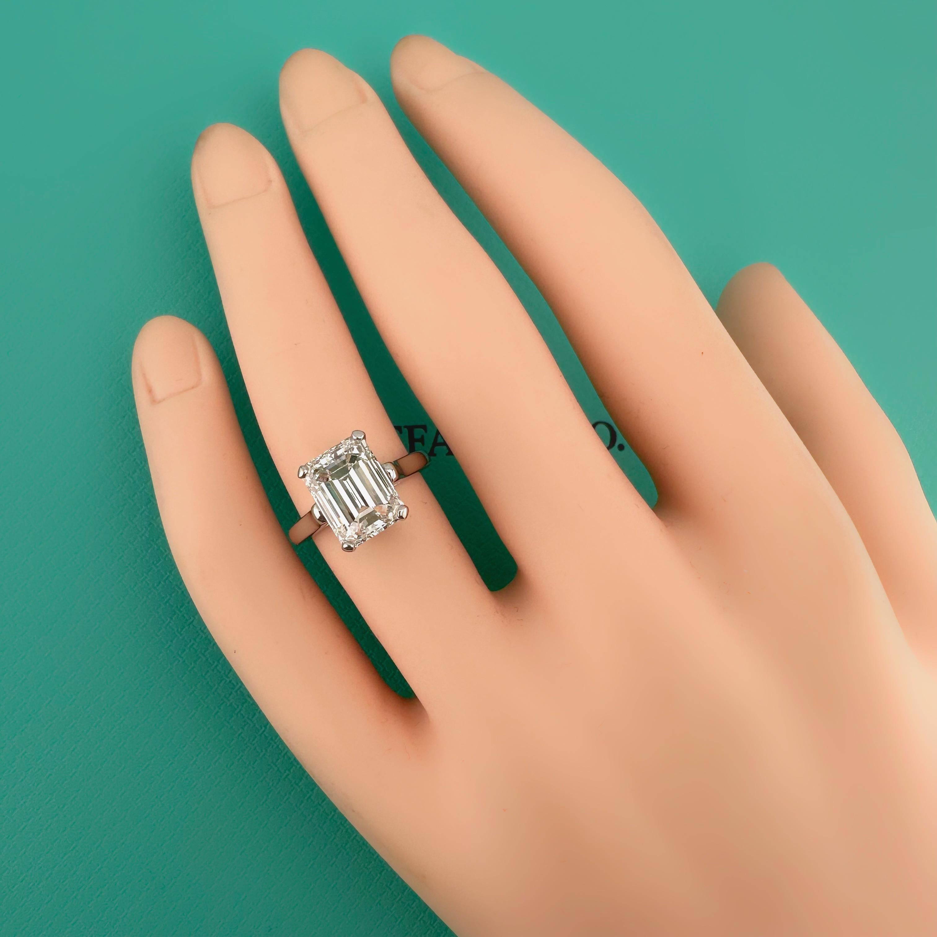 Tiffany & Co Emerald Diamond 3.86 cts G VS2 Platinum Engagement Ring For Sale 12