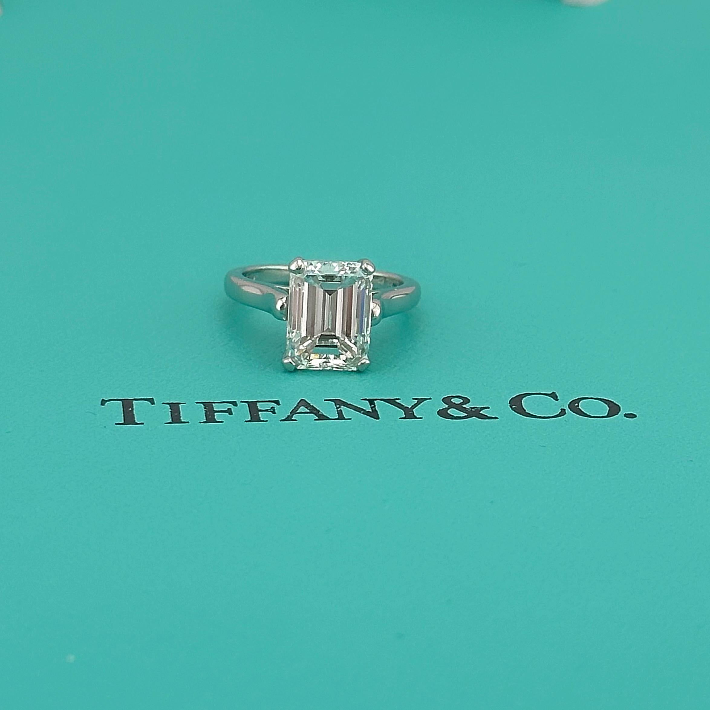 Tiffany & Co Emerald Diamond 3.86 cts G VS2 Platinum Engagement Ring For Sale 13