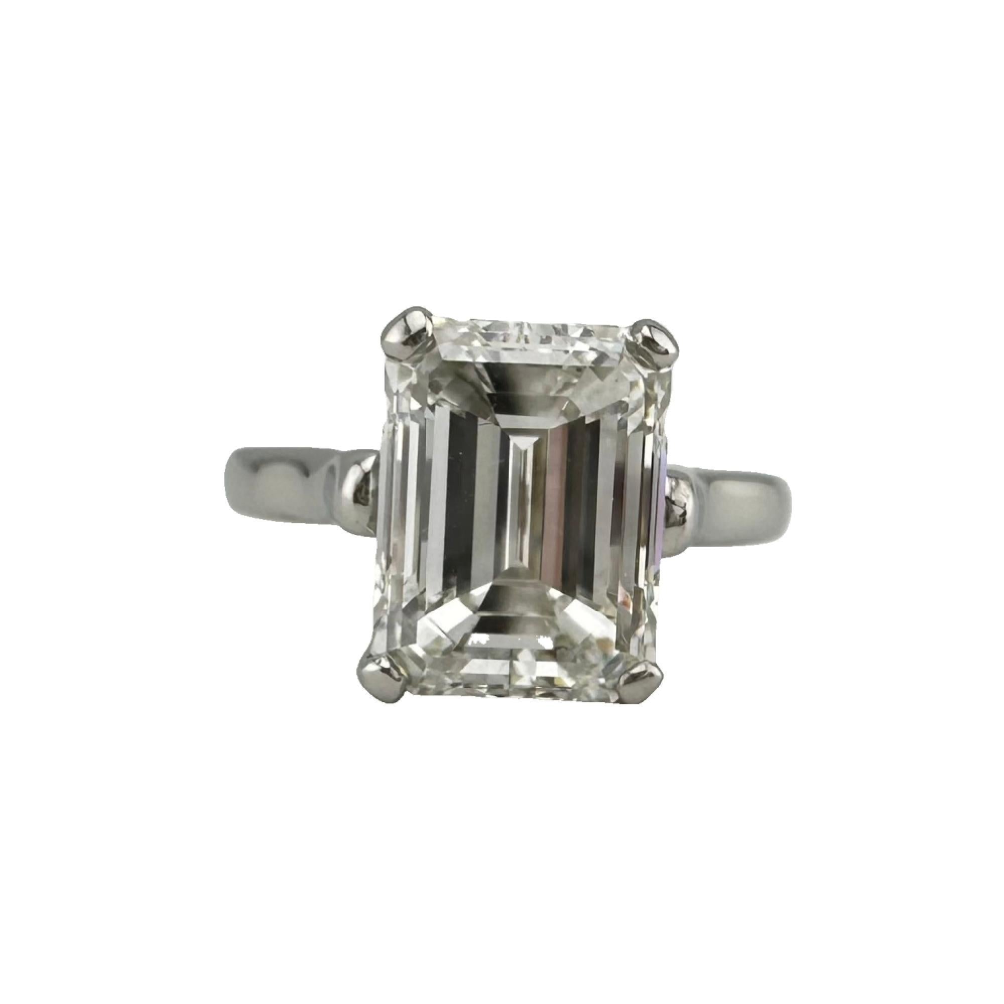 Tiffany & Co Emerald Diamond 3.86 cts G VS2 Platinum Engagement Ring For Sale 3