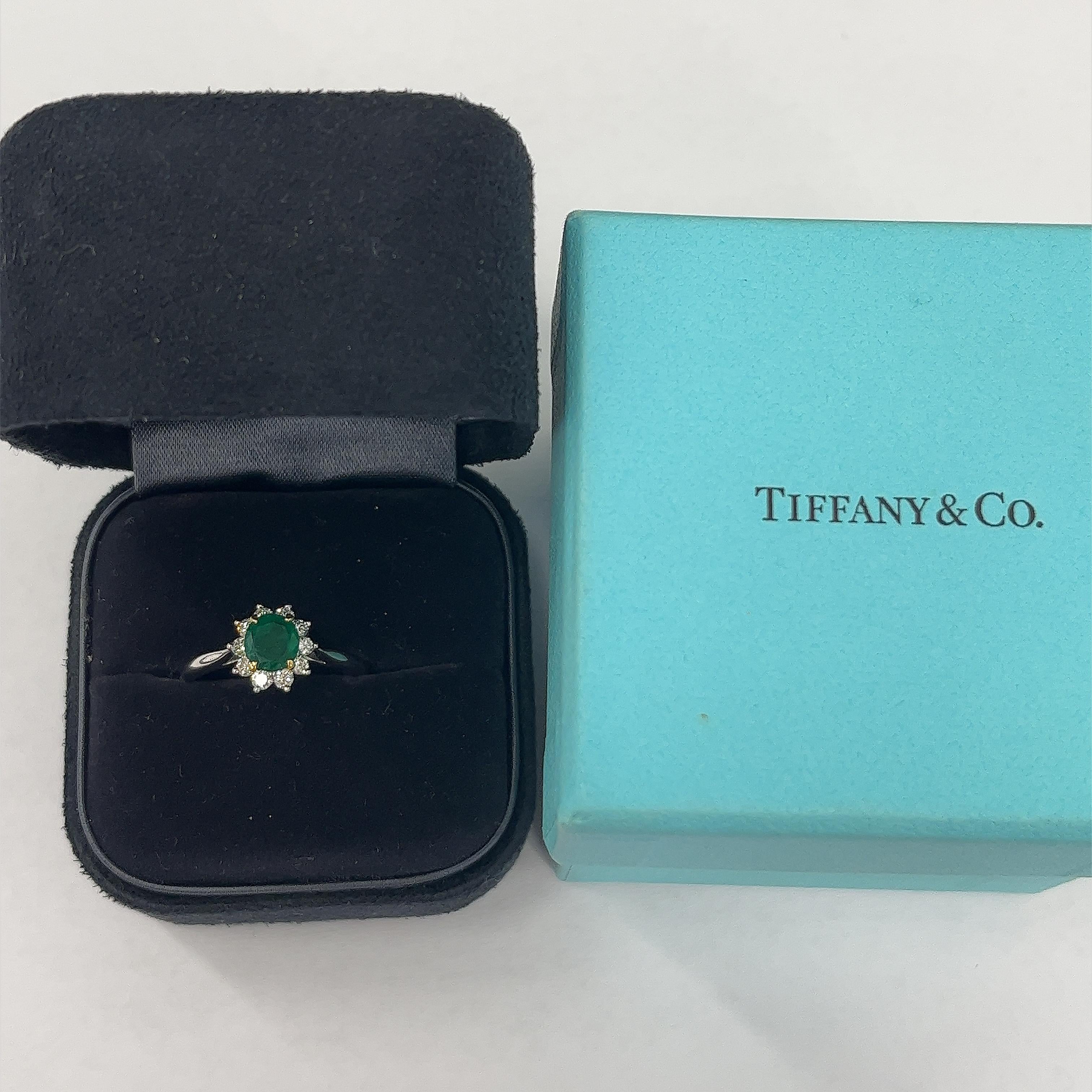 Tiffany & Co Emerald & Diamond Cluster Ring set in Platinum & 18ct Yellow Gold For Sale 1