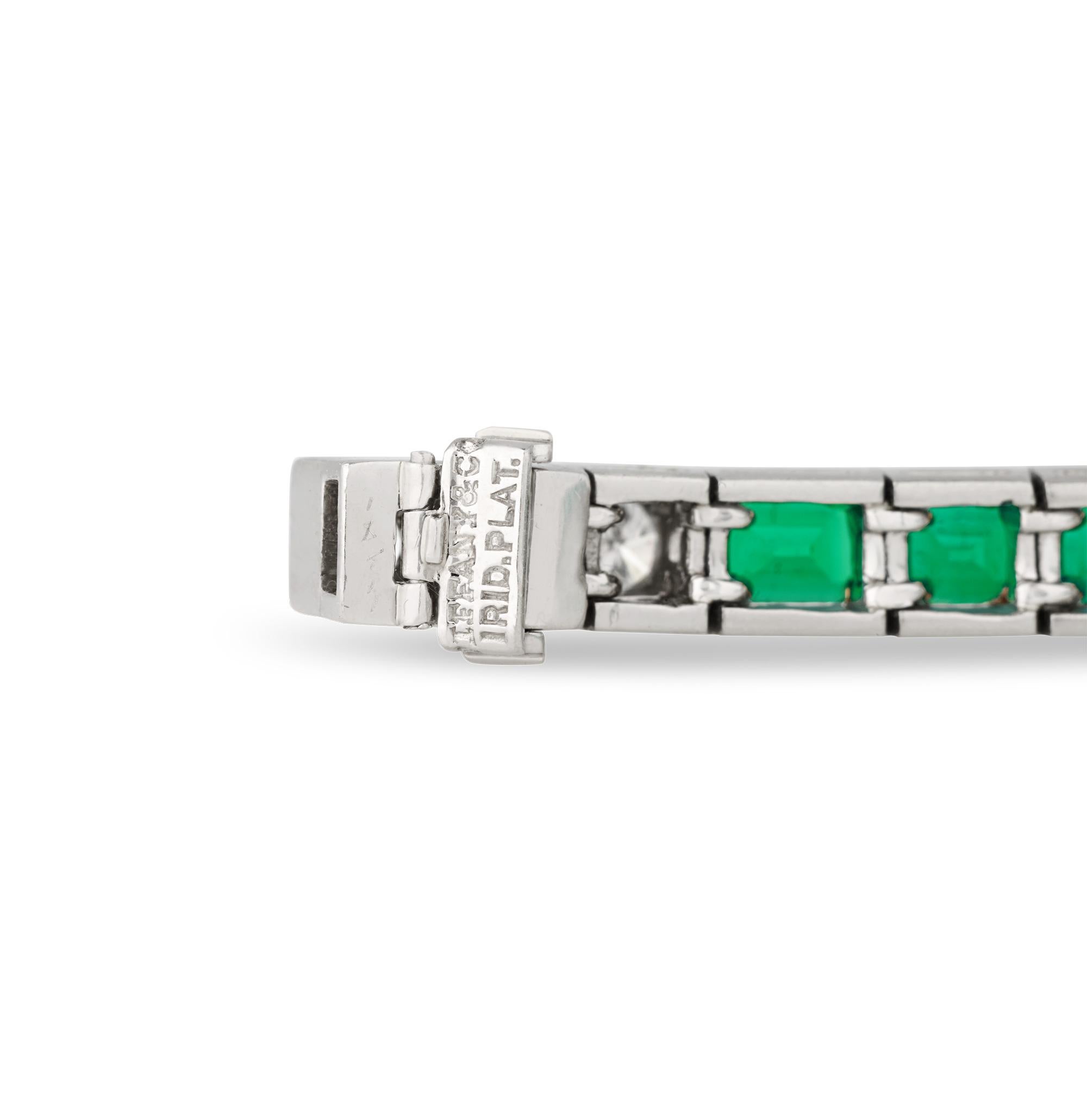 Taille carrée Tiffany & Co. Bracelet ligne d'émeraudes 4,00 carats en vente