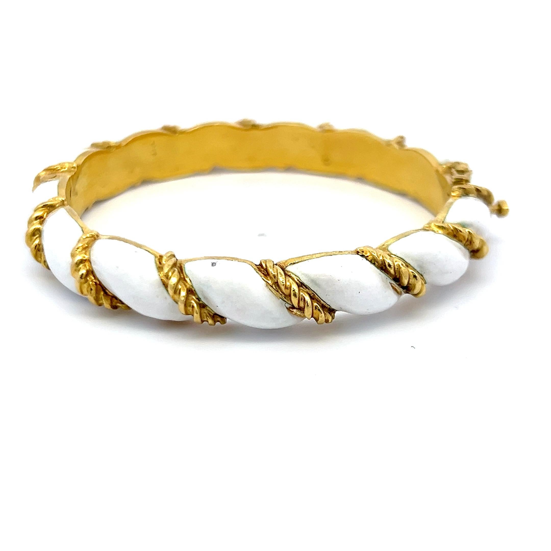 Designer :
Tiffany & Co
Titre :
Tiffany & Co 18 Karat Yellow Gold Bangle Bracelet
Le style :
Bracelet
Métal :
Or jaune 18 carats
Dimension :
6.75*0.29*0.21IN
Poids :
53,4 grammes
Condit :
Antique
ID du produit :
3J2320
Note :
Veuillez noter que le