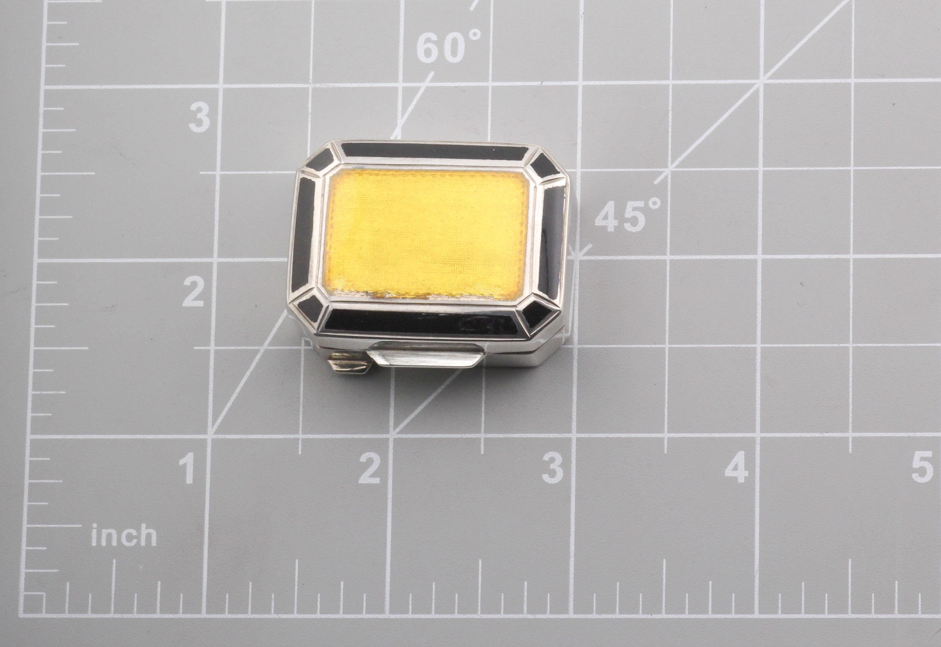 Tiffany & Co. Boîte à pilules en argent sterling 925 émaillé en vente 6