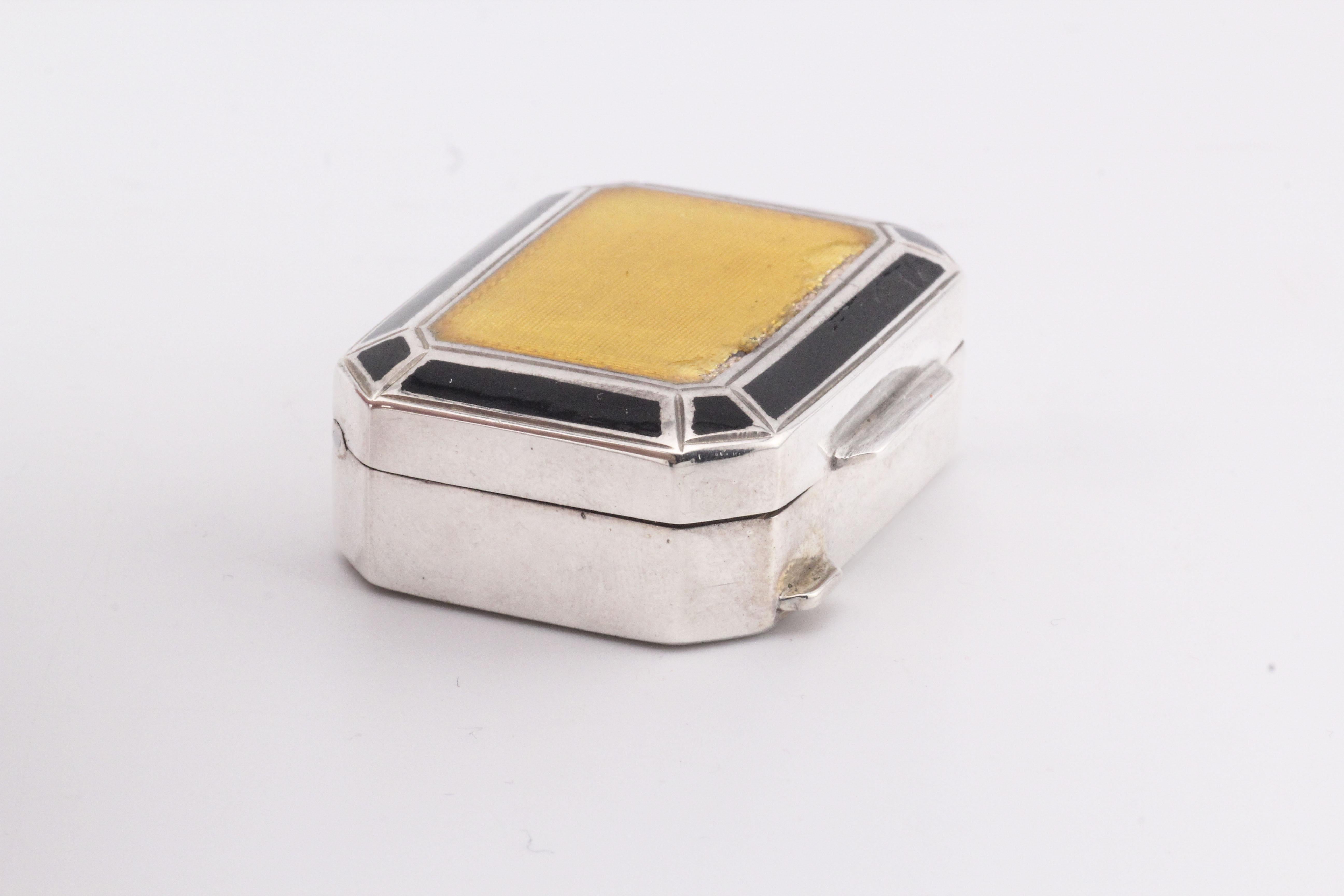 Tiffany & Co. Boîte à pilules en argent sterling 925 émaillé État moyen - En vente à Simpsonville, SC