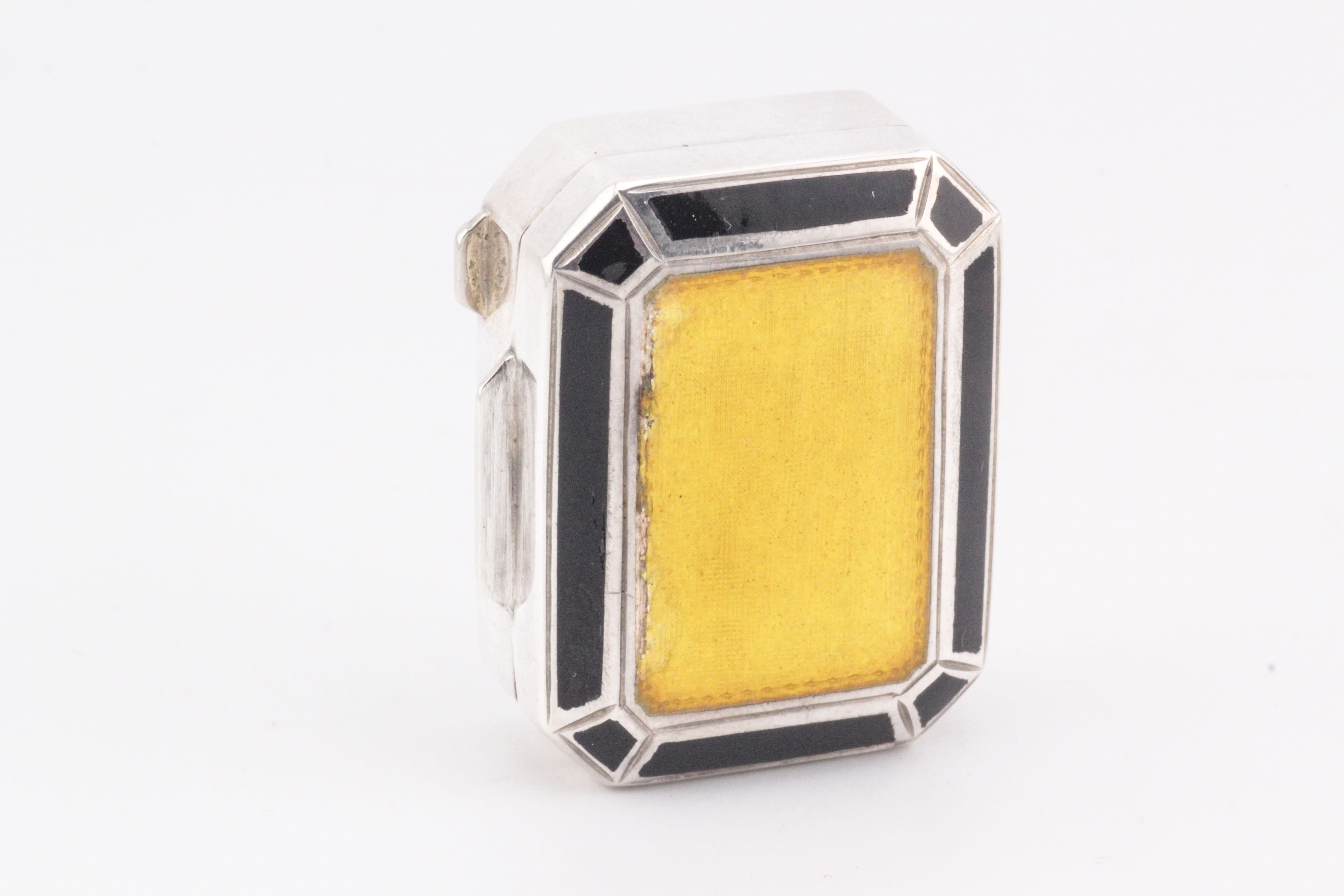 Tiffany & Co. Boîte à pilules en argent sterling 925 émaillé en vente 3