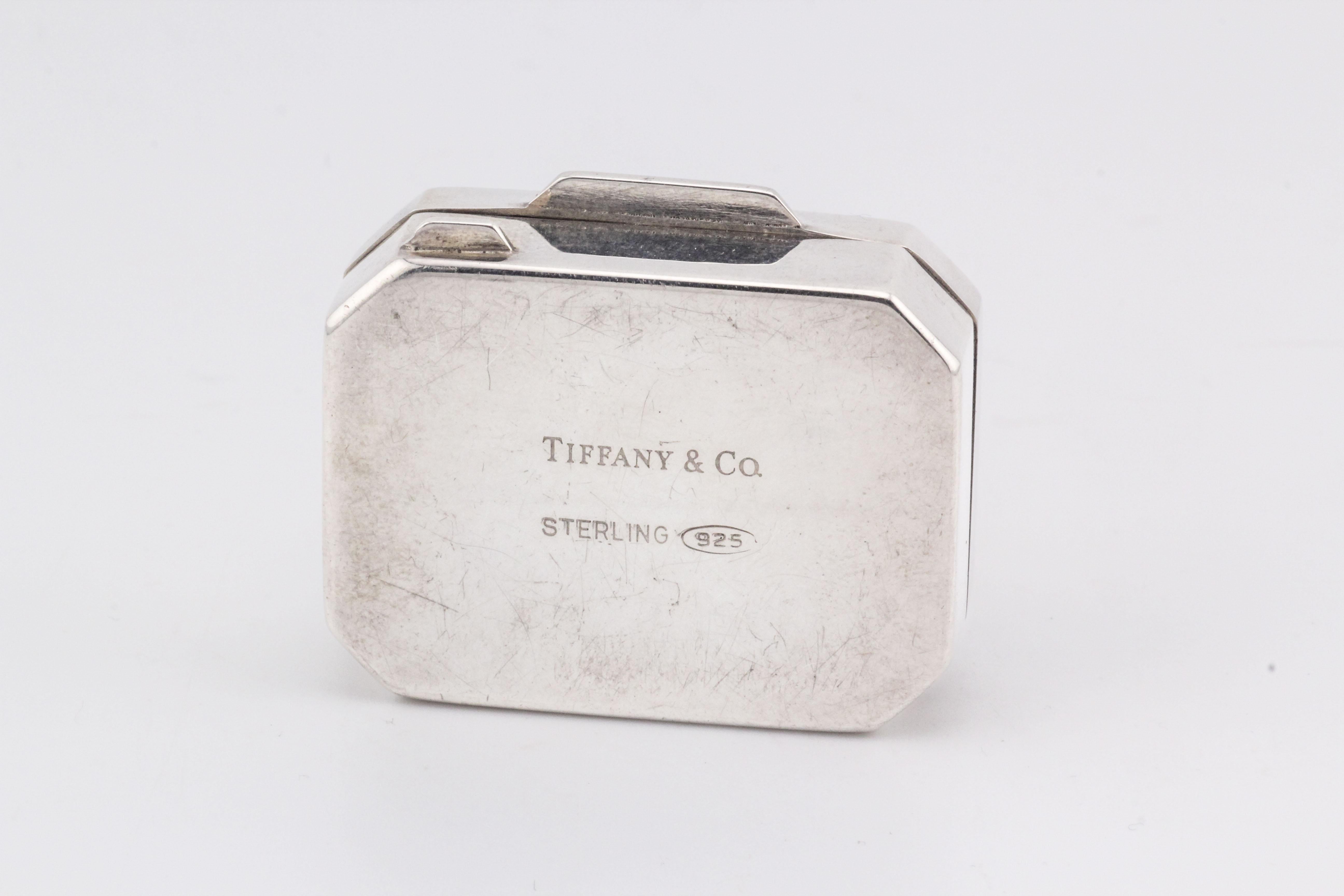 Tiffany & Co. Boîte à pilules en argent sterling 925 émaillé en vente 4