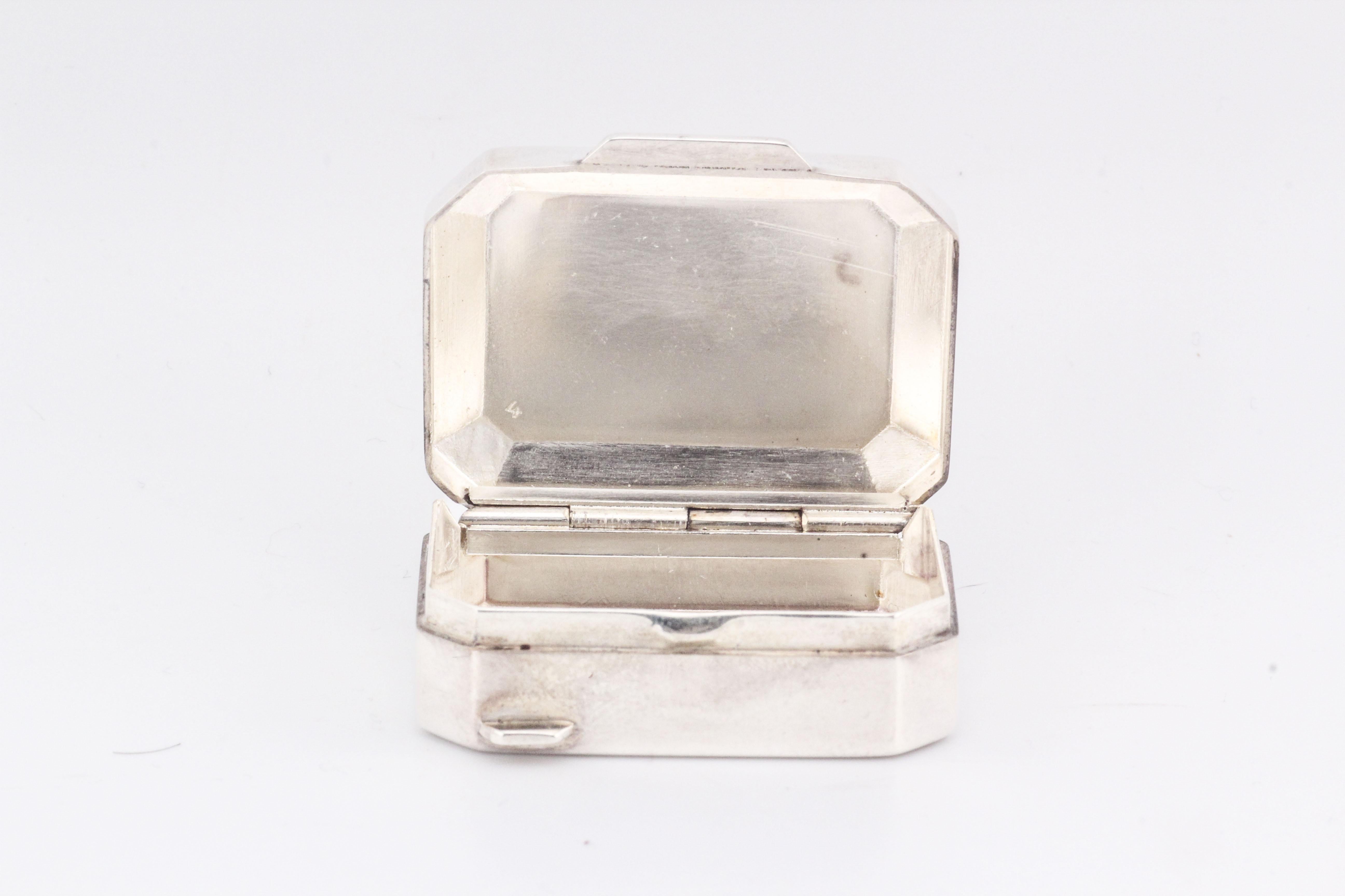 Tiffany & Co. Boîte à pilules en argent sterling 925 émaillé en vente 5