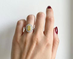 Tiffany & Co. Enchant 2.60 Carat Fancy Vivid Yellow Diamond Platinum Ring