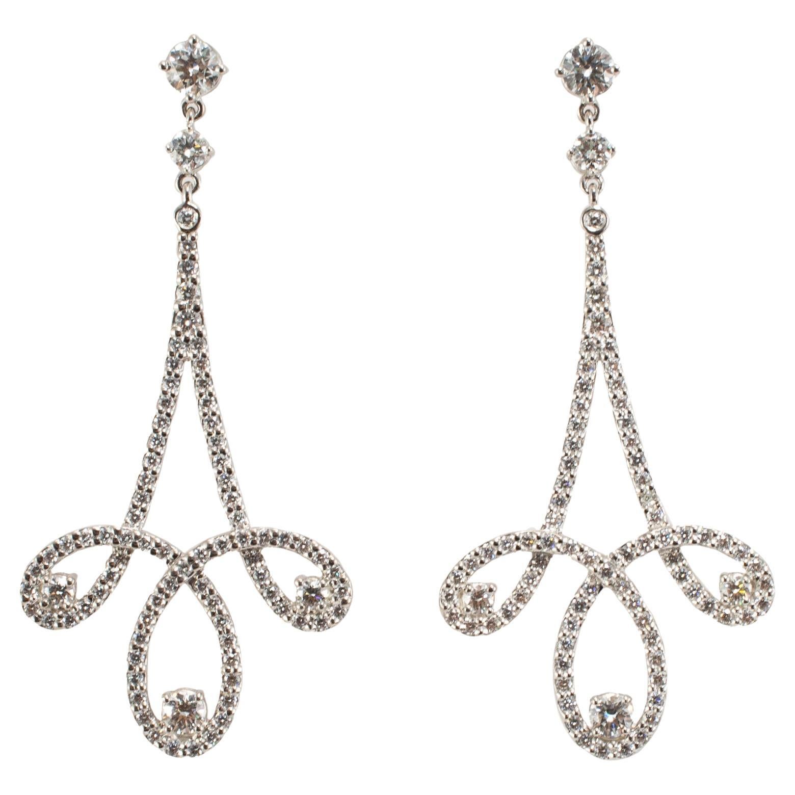 Tiffany 
Co. Orecchini Enchant Scroll 950 in platino con diamanti a forma di lampadario