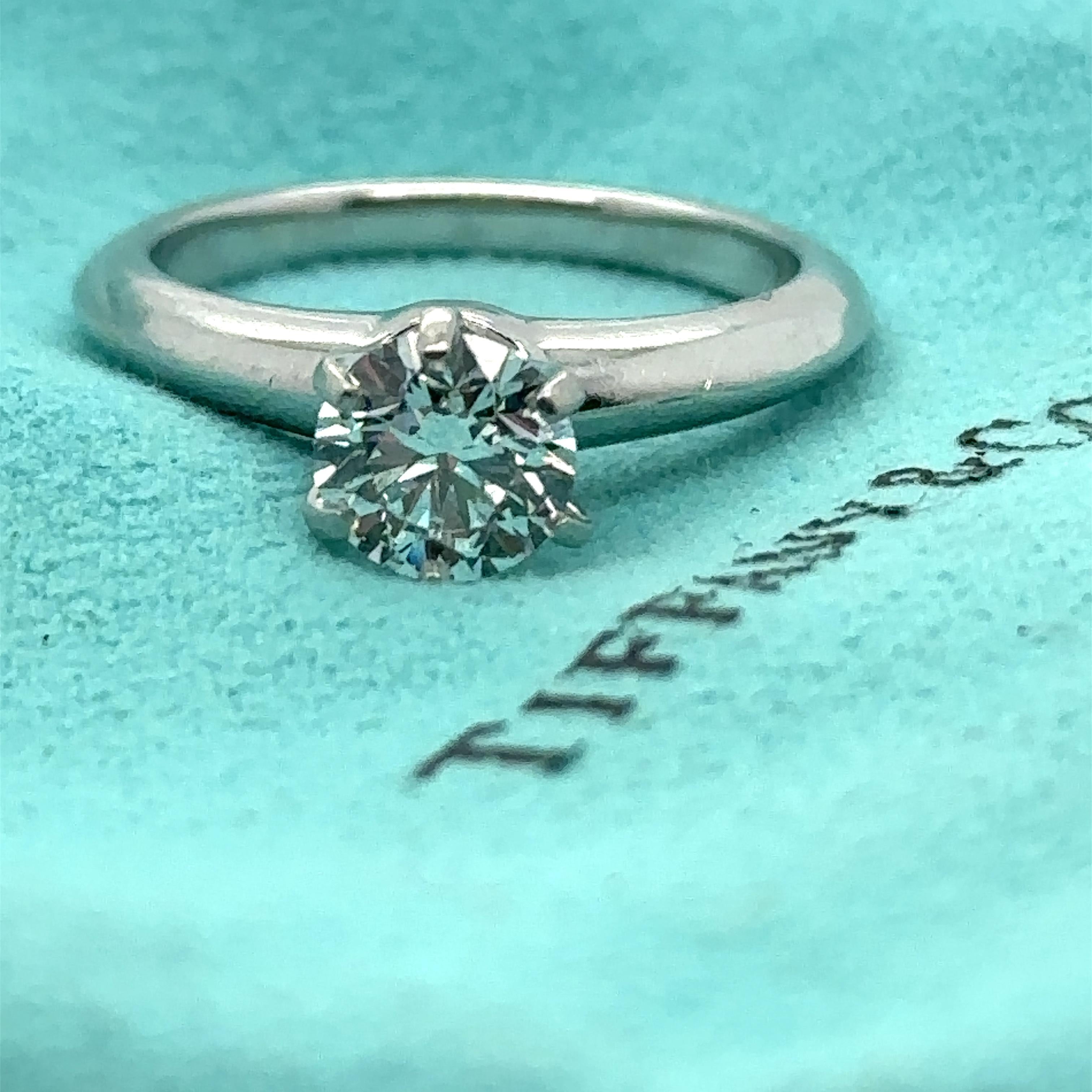 Bague de fiançailles Tiffany & Co de 0,94 carat en vente 1