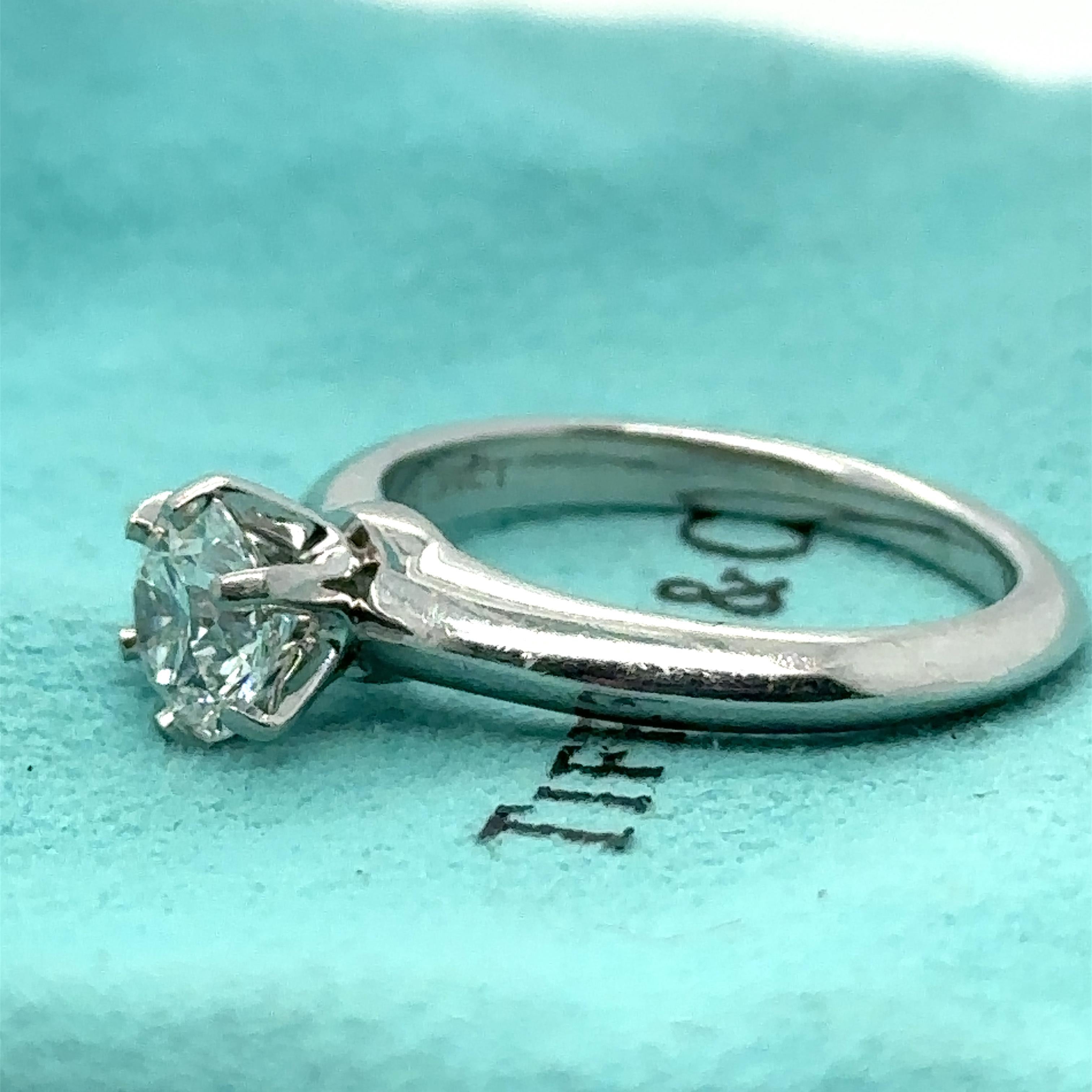Bague de fiançailles Tiffany & Co de 0,94 carat en vente 2