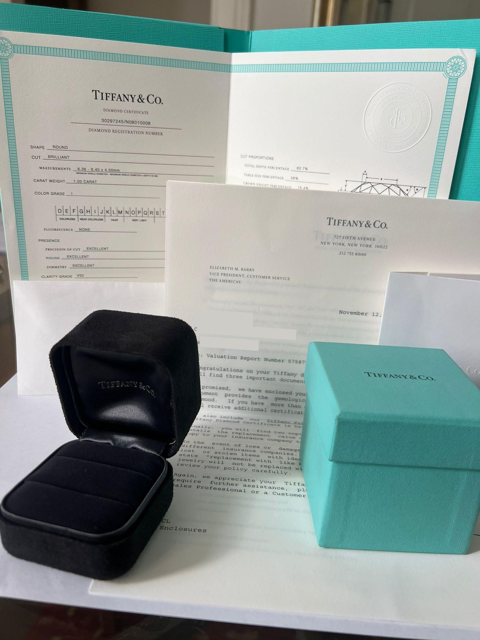 Bague de fiançailles Tiffany & Co de 1.00 carat en vente 8