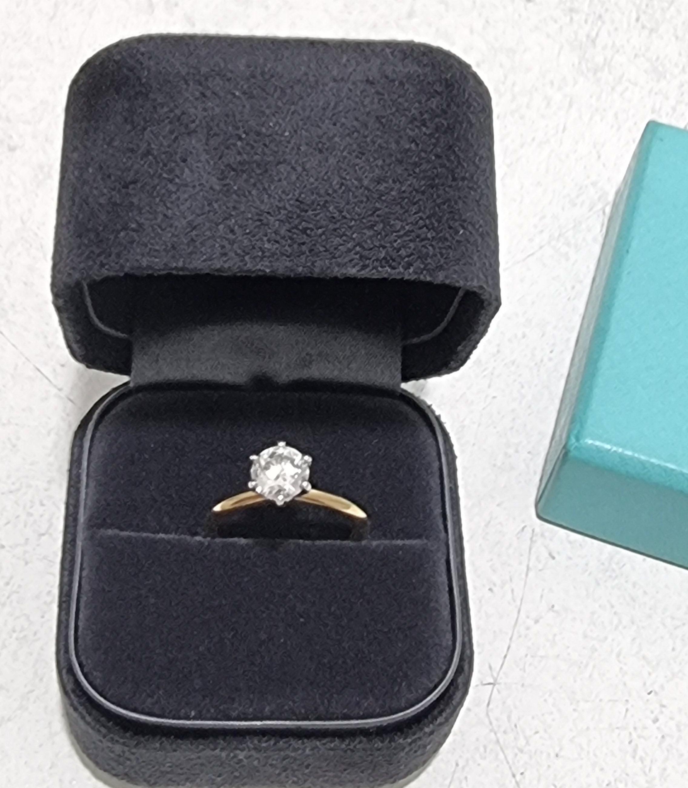 Women's Tiffany & Co Engagement Ring 1.05ct