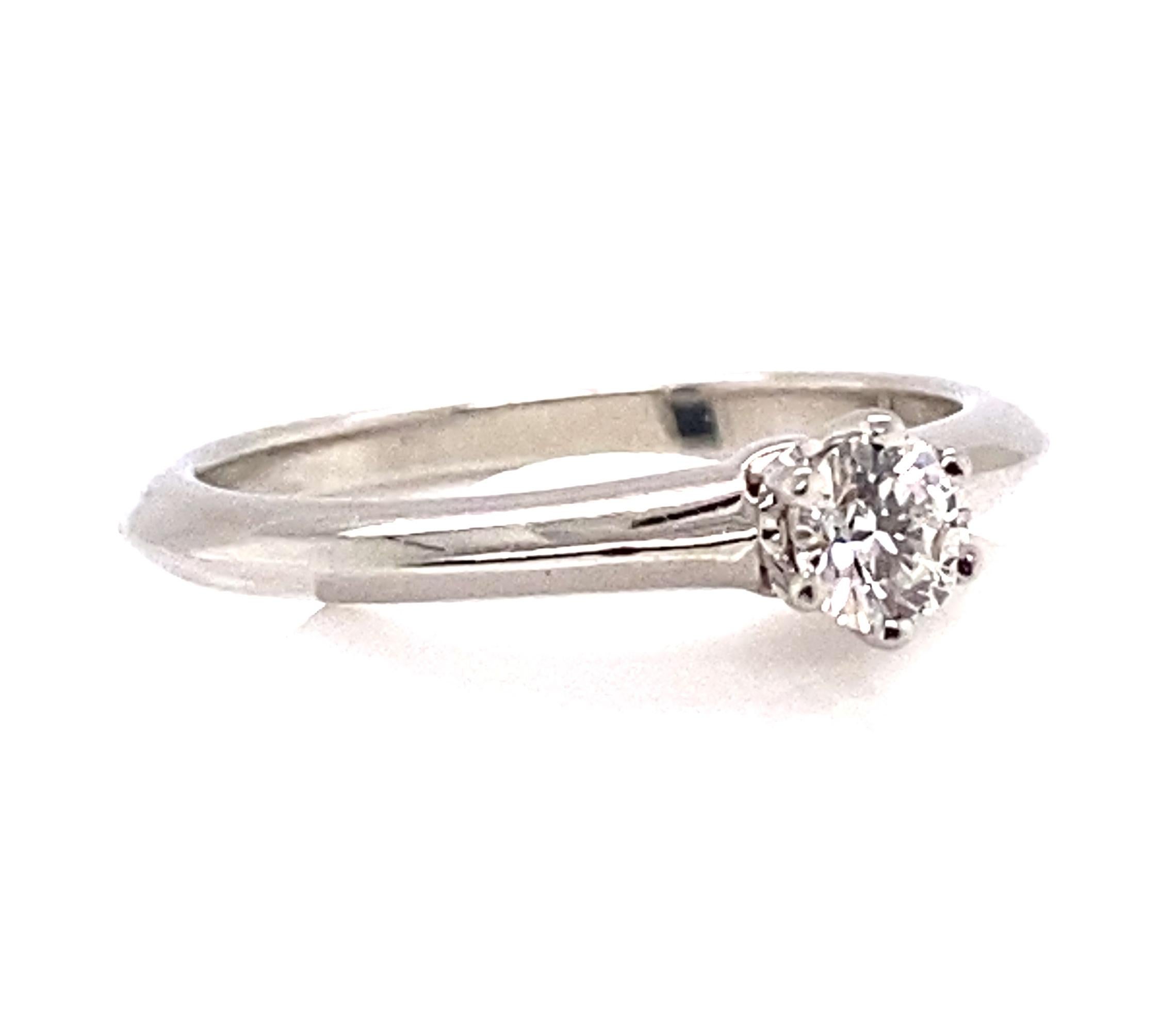 Tiffany & Co Engagement Ring .20ct G-VS1  Diamond Solitaire Platinum In Excellent Condition For Sale In Dearborn, MI
