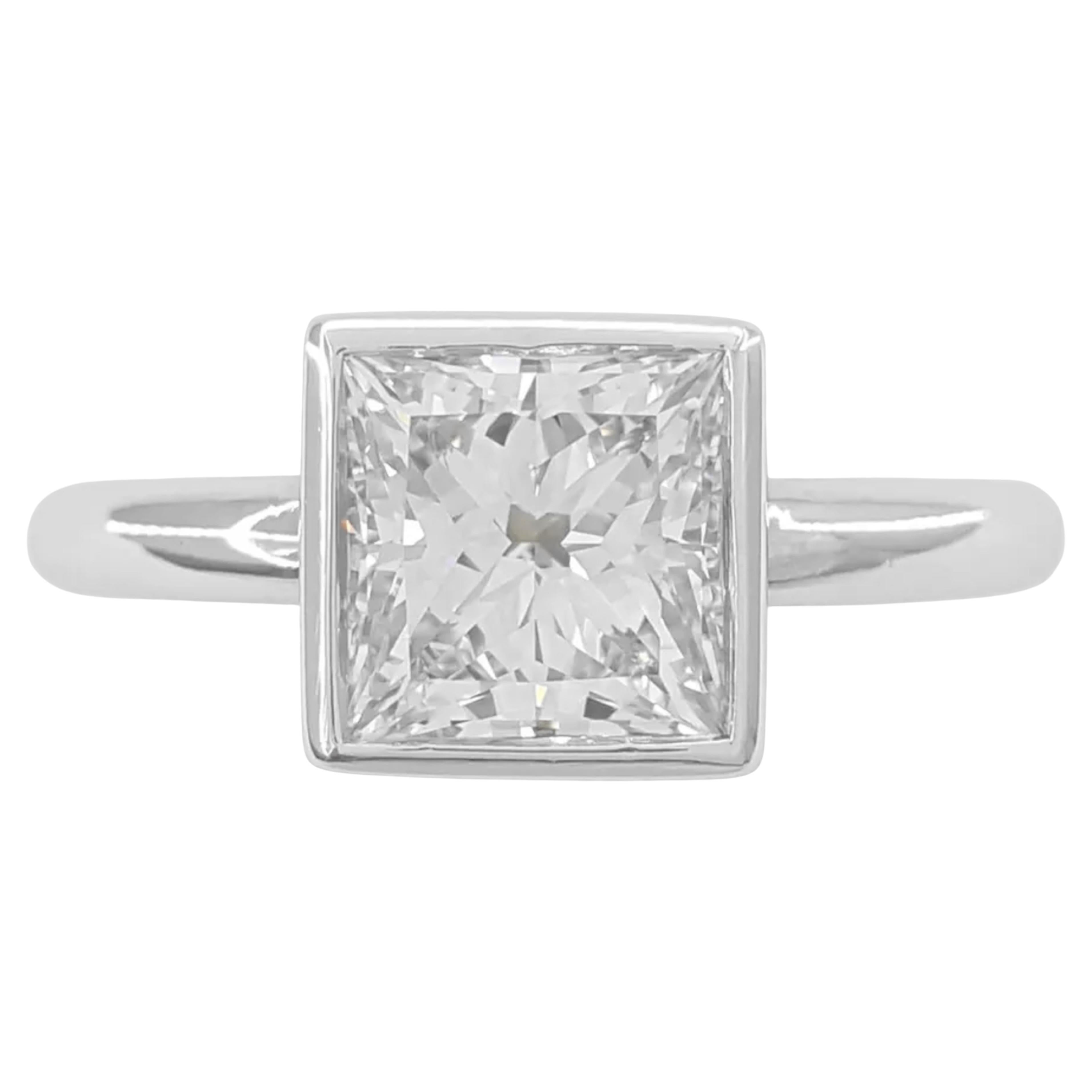 TIffany & Co. engagement ring features a 2.01 ct Princess Diamond Ring For Sale