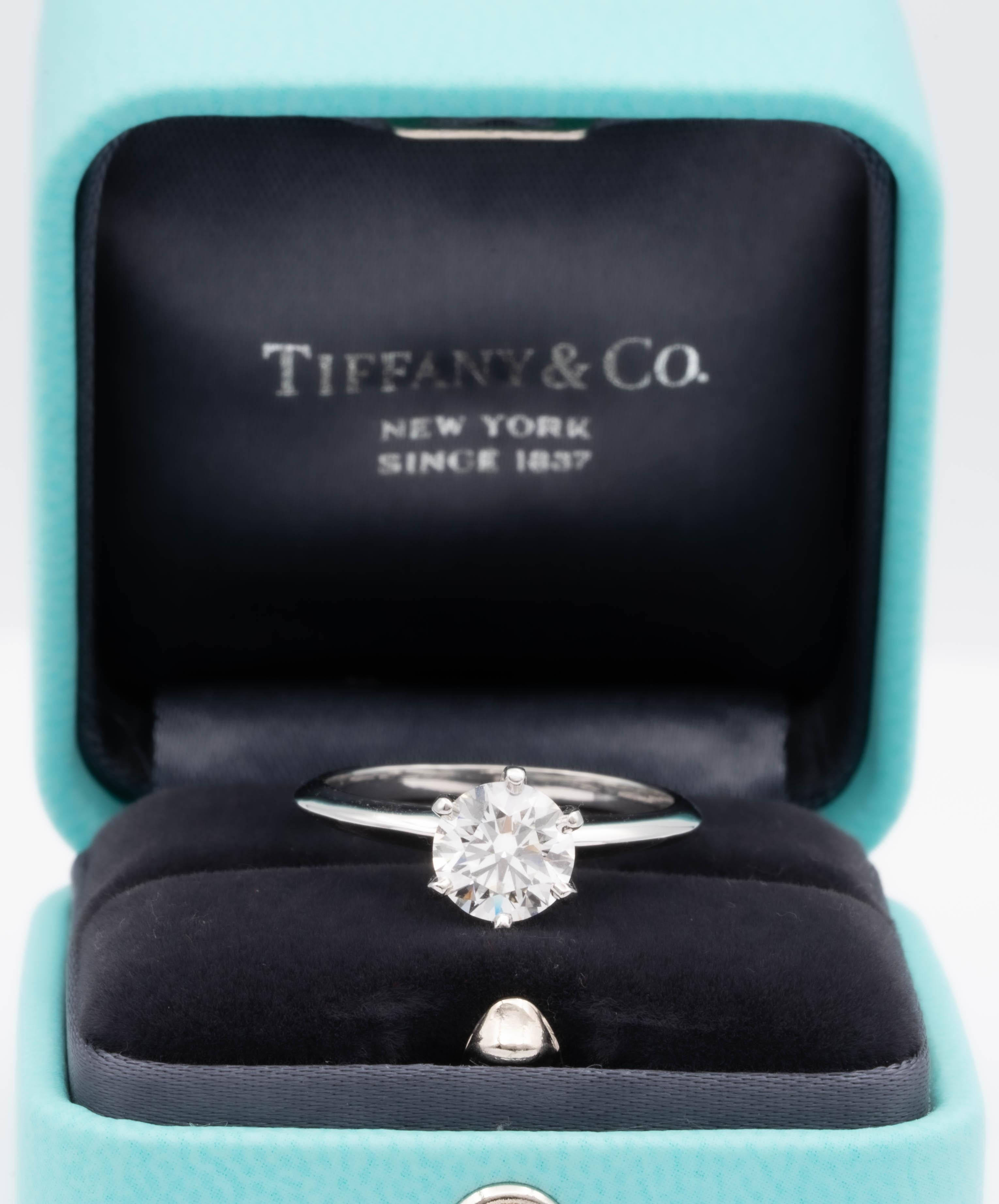 Modern Tiffany & Co. Platinum Solitaire Diamond Engagement Ring Round 1.26 Ct GVVS1 