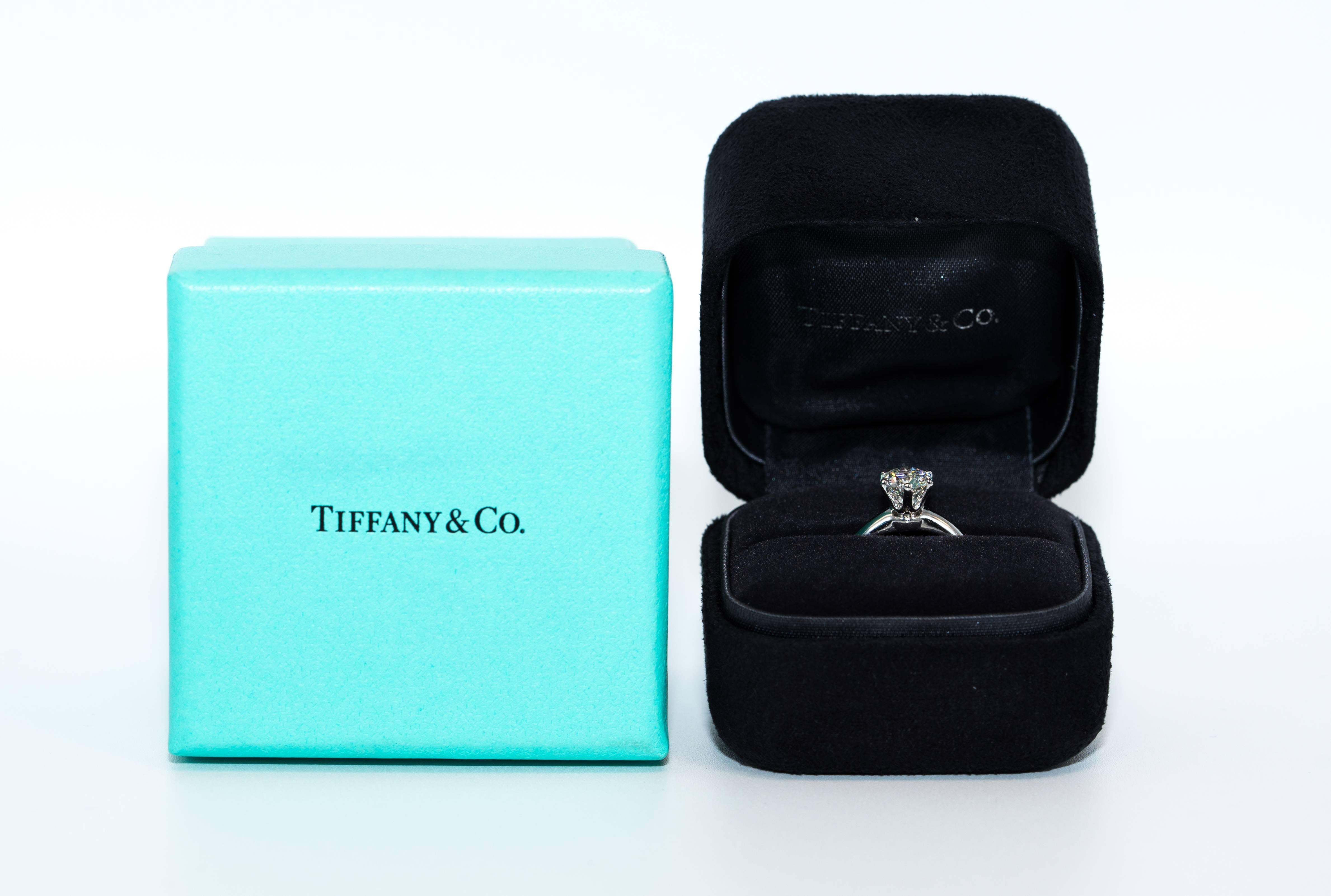 Tiffany & Co. Engagement Ring with 1.02 Carat Round Brilliant Centre in Platinum 1