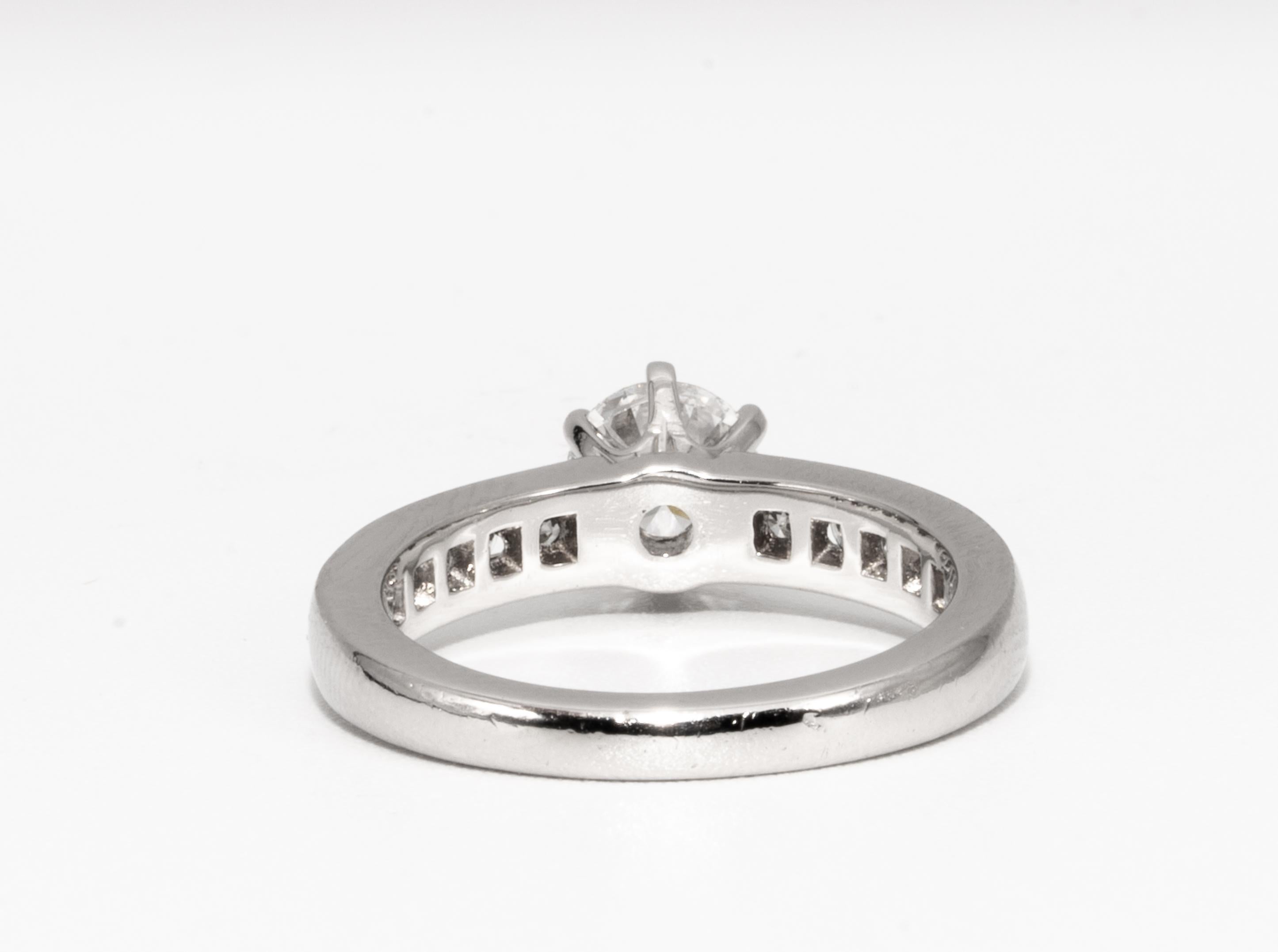 Tiffany & Co. Verlobungsring mit 0::73 Karat rundem Brillanten in Platin für Damen oder Herren