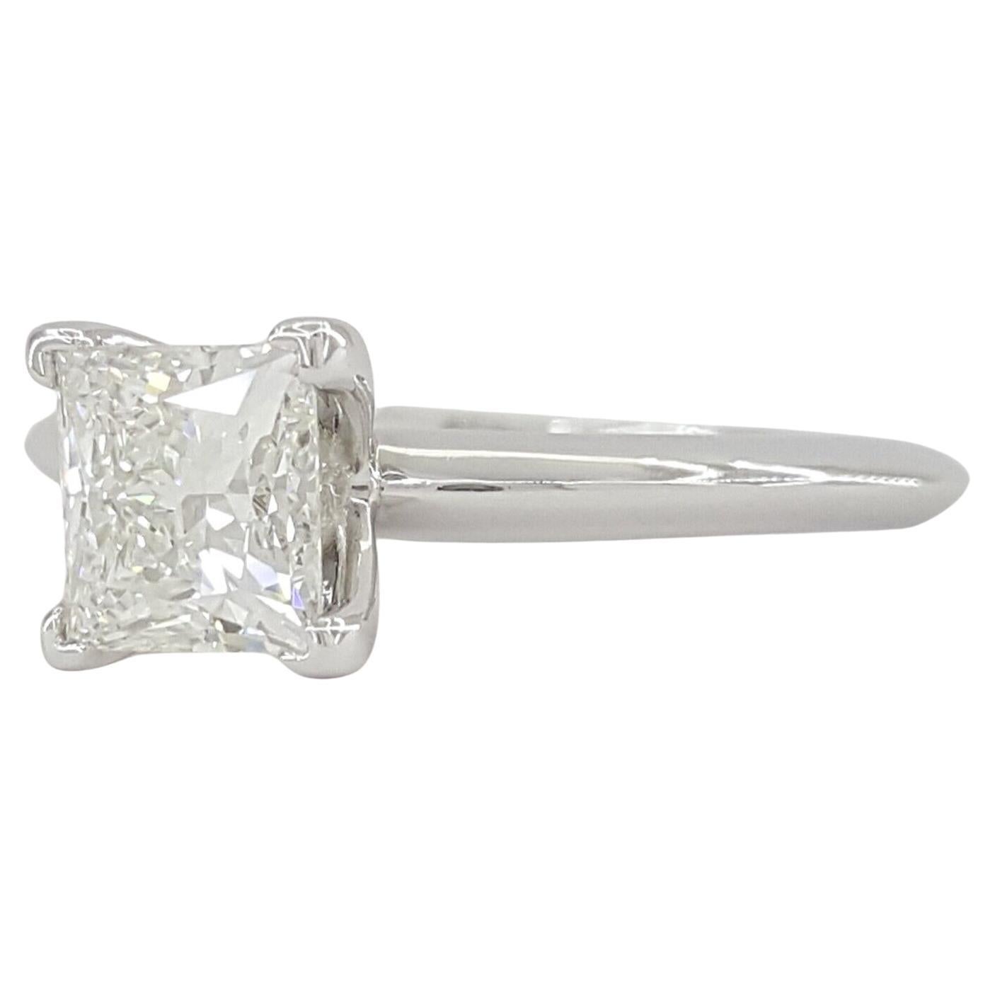 Taille princesse Tiffany & Co. Bague de fiançailles solitaire en platine et diamant en vente