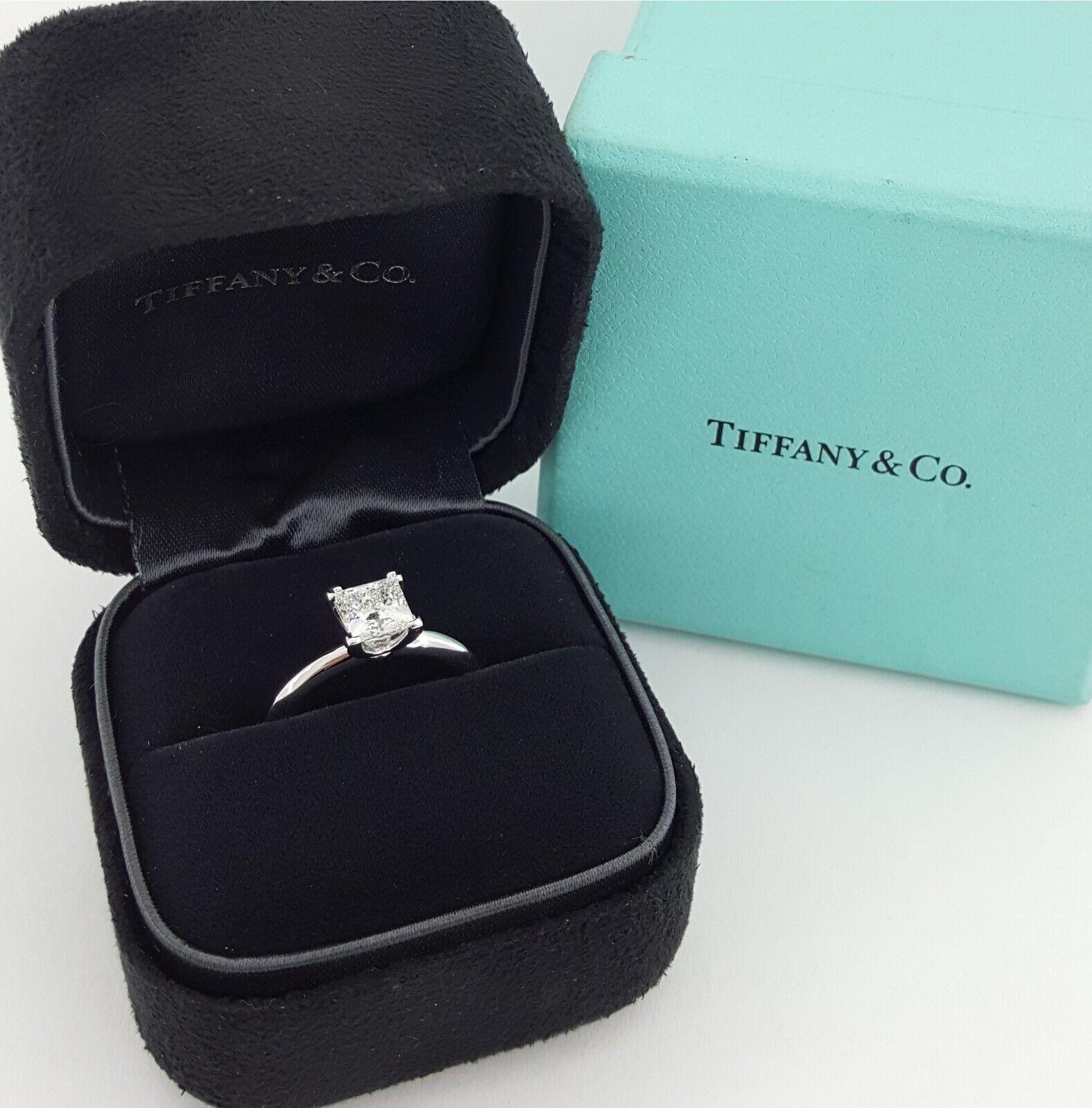 Tiffany & Co. Bague de fiançailles solitaire en platine et diamant en vente 1