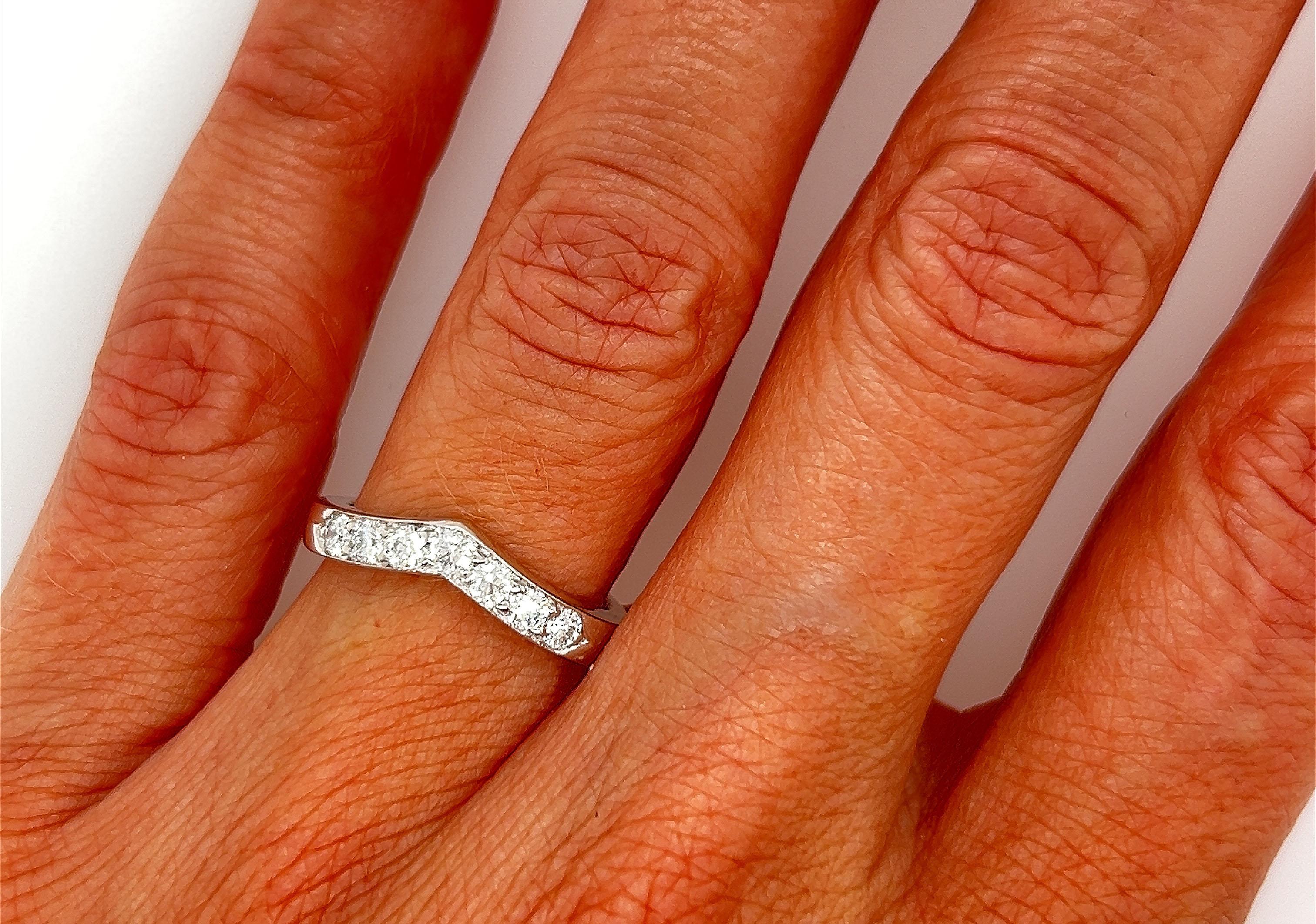 Tiffany & Co Engagement Wedding Anniversary Band Ring Diamond .35ct Platinum en vente 3