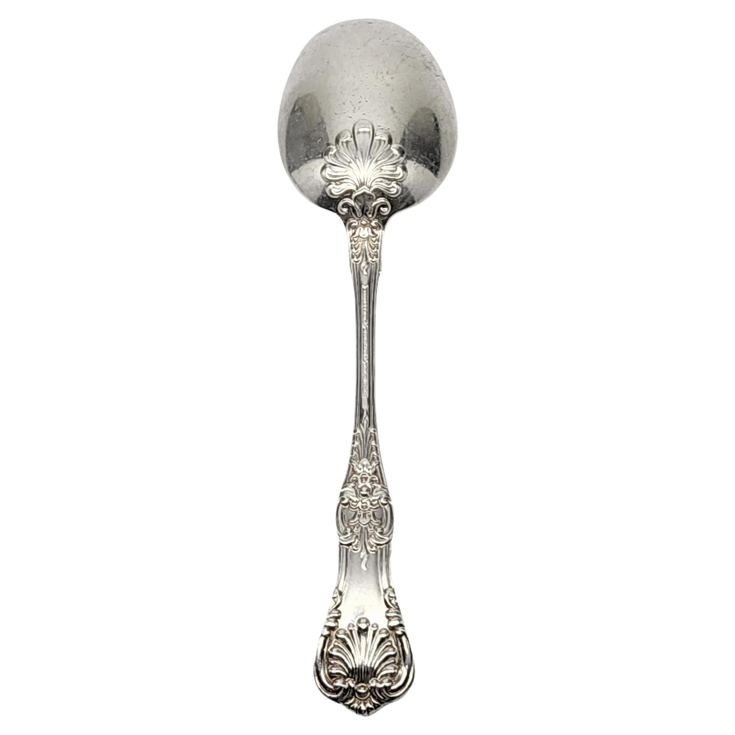 Servierlöffel aus Sterlingsilber von Tiffany & Co mit dem Muster English King.

Kein Monogramm.

Schöner großer Löffel in Tiffanys komplizierter und dekorativer Version eines King-Musters, das im späten 19. Jahrhundert sehr beliebt war. Die M-Marke
