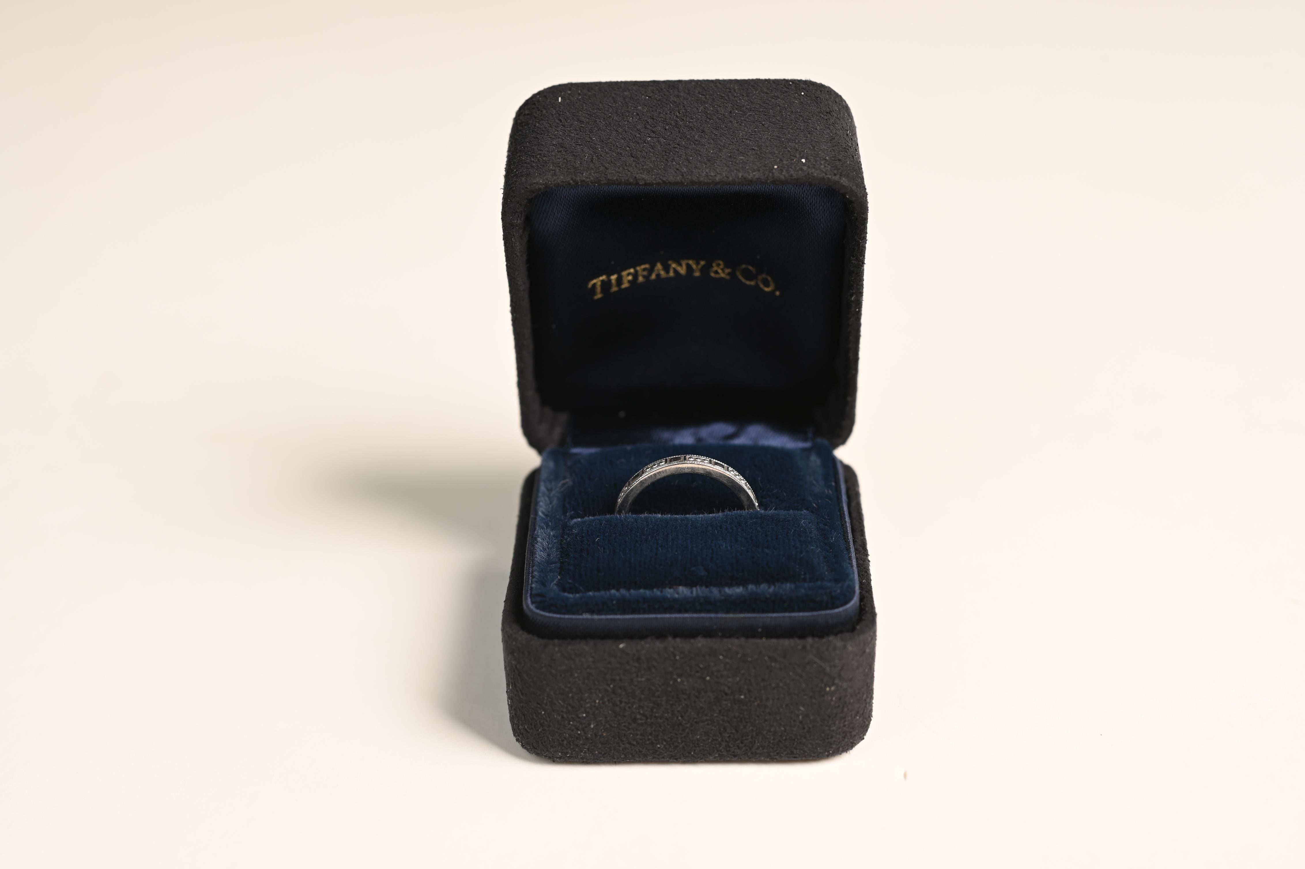 Art déco Tiffany & Co. Anneau d'éternité gravé (environ 1 carat), platine en vente