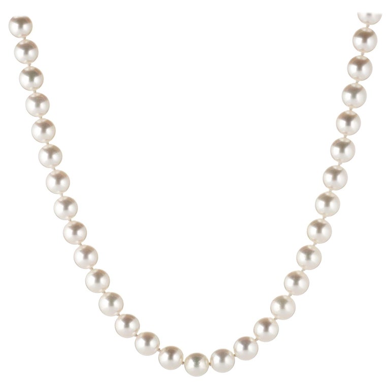 Tiffany and Co. Essential Cultured Pearls Necklace Platinum Clasp Long