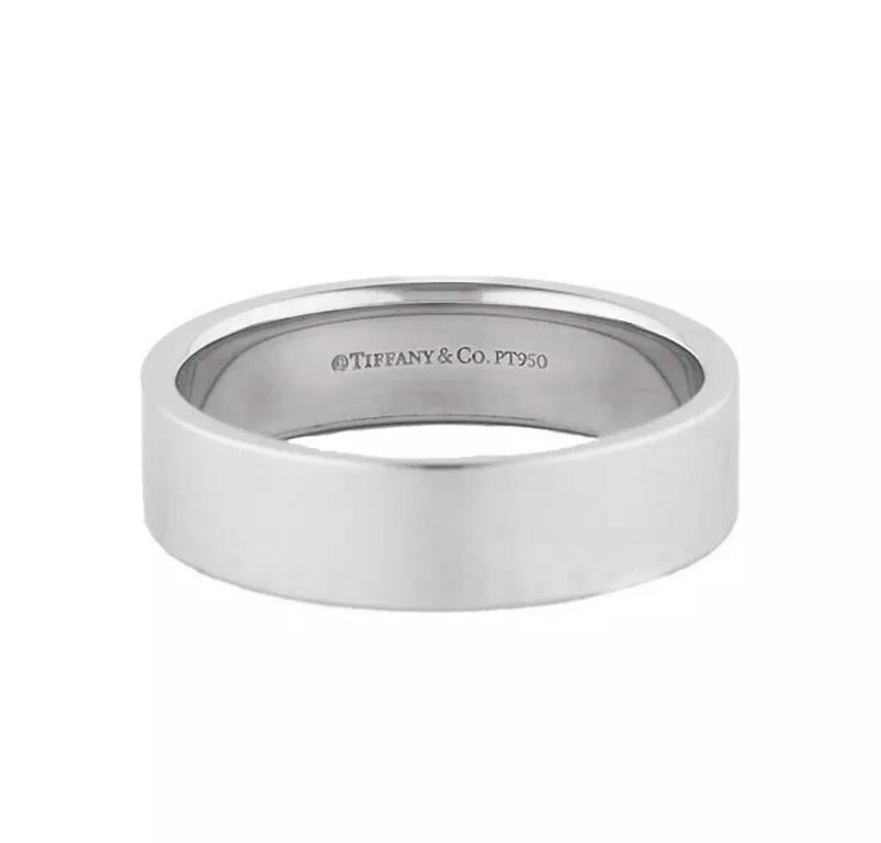 TIFFANY & Co. Essential Platin 2mm Flachbandring 5 im Zustand „Hervorragend“ im Angebot in Los Angeles, CA