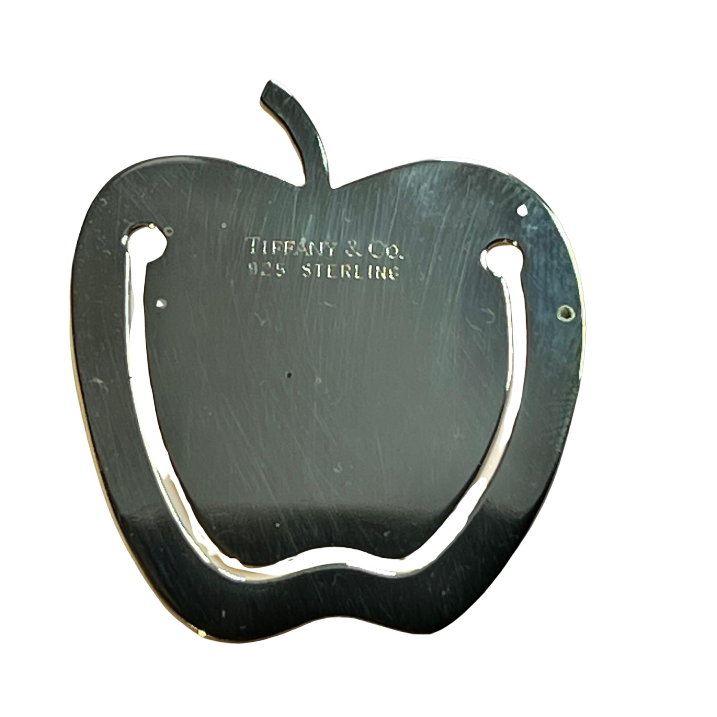 Tiffany & Co Estate Apple Bookmark Sterling Silver TIF529

TRUSTED SELLER SINCE 2002

PLEASE SEE OUR HUNDREDS OF POSITIVE FEEDBACKS FROM OUR CLIENTS!!

FREE SHIPPING

This elegant Authentic Tiffany & Co. sterling silver has a weight of 6.90
