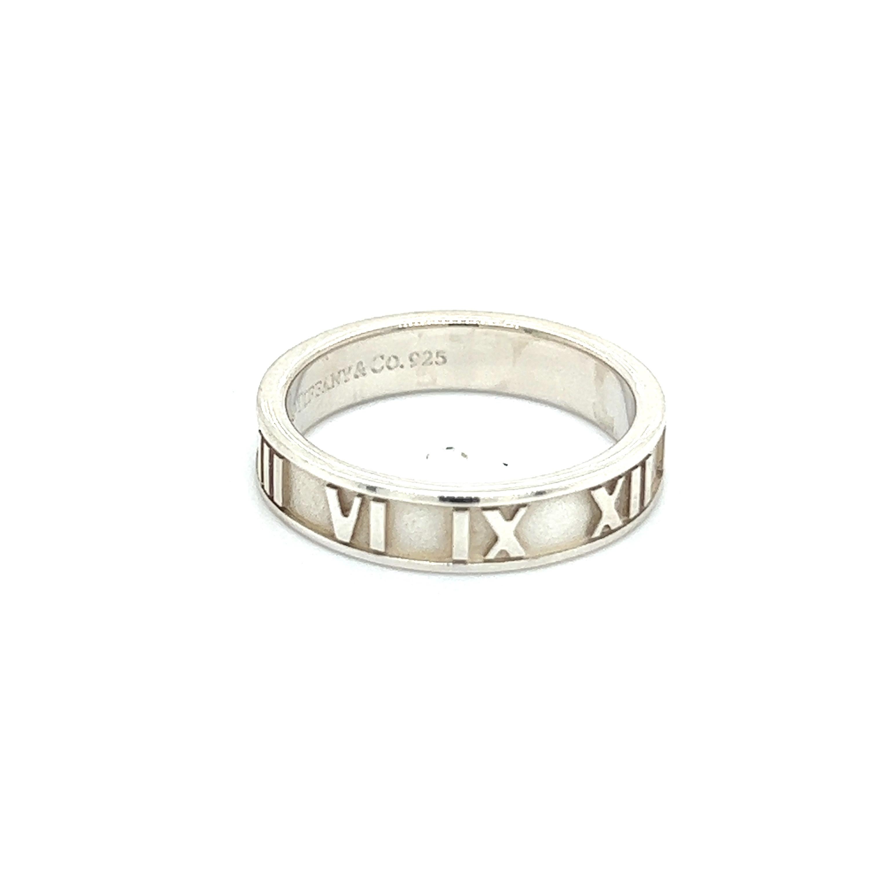 Authentic Tiffany & Co Estate Atlas Ring 5.5 Silver 4 mm TIF425

This elegant Authentic Tiffany & Co sterling silver ring is 5.5 inches in size and has a weight of 10 Grams.


TRUSTED SELLER SINCE 2002

DETAILS
Ring Size: 5.5
Height: 4 mm
Weight: 10
