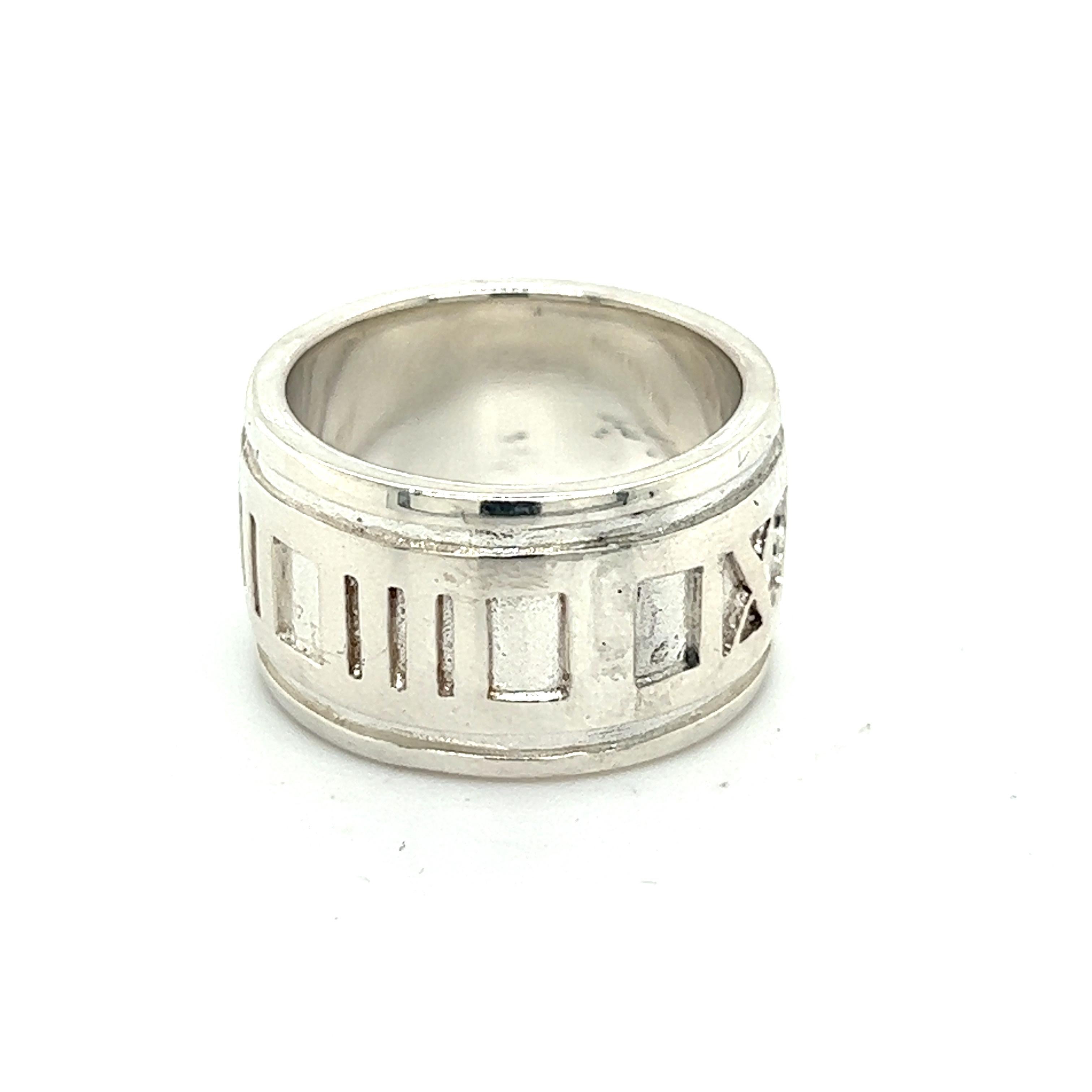 Authentic Tiffany & Co Estate Atlas Ring Size 4 Silver 11 mm TIF499

TRUSTED SELLER SINCE 2002

DETAILS
Ring Size: 4
Height: 11 mm
Weight: 5.2 Grams
Metal: Sterling Silver

We try to present our estate items as best as possible and most have been