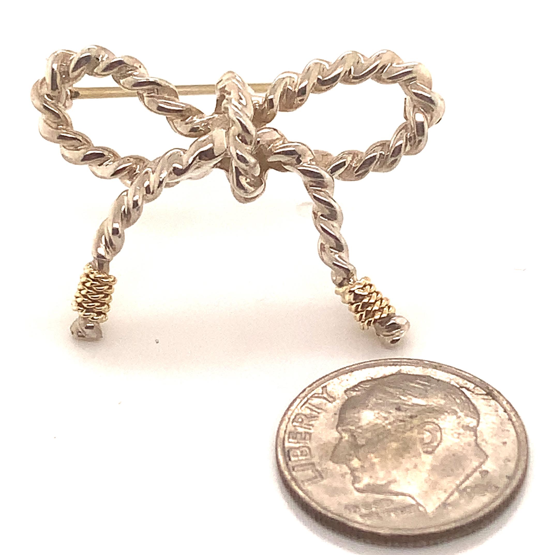 Tiffany & Co Broche en forme de nœud papillon en or 18 carats et argent sterling Pour femmes en vente