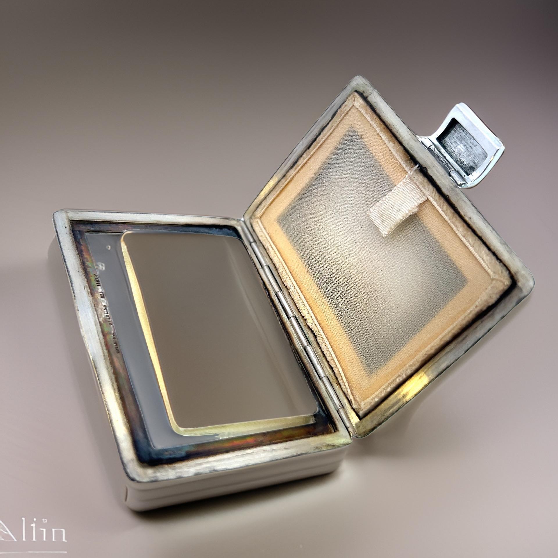 Tiffany & Co Estate Compact Powder With Mirror Sterling Silver TIF593

This elegant Authentic Tiffany Compact Powder is made of sterling silver and has a weight of 98.6 grams.

TRUSTED SELLER SINCE 2002

PLEASE SEE OUR HUNDREDS OF POSITIVE FEEDBACKS