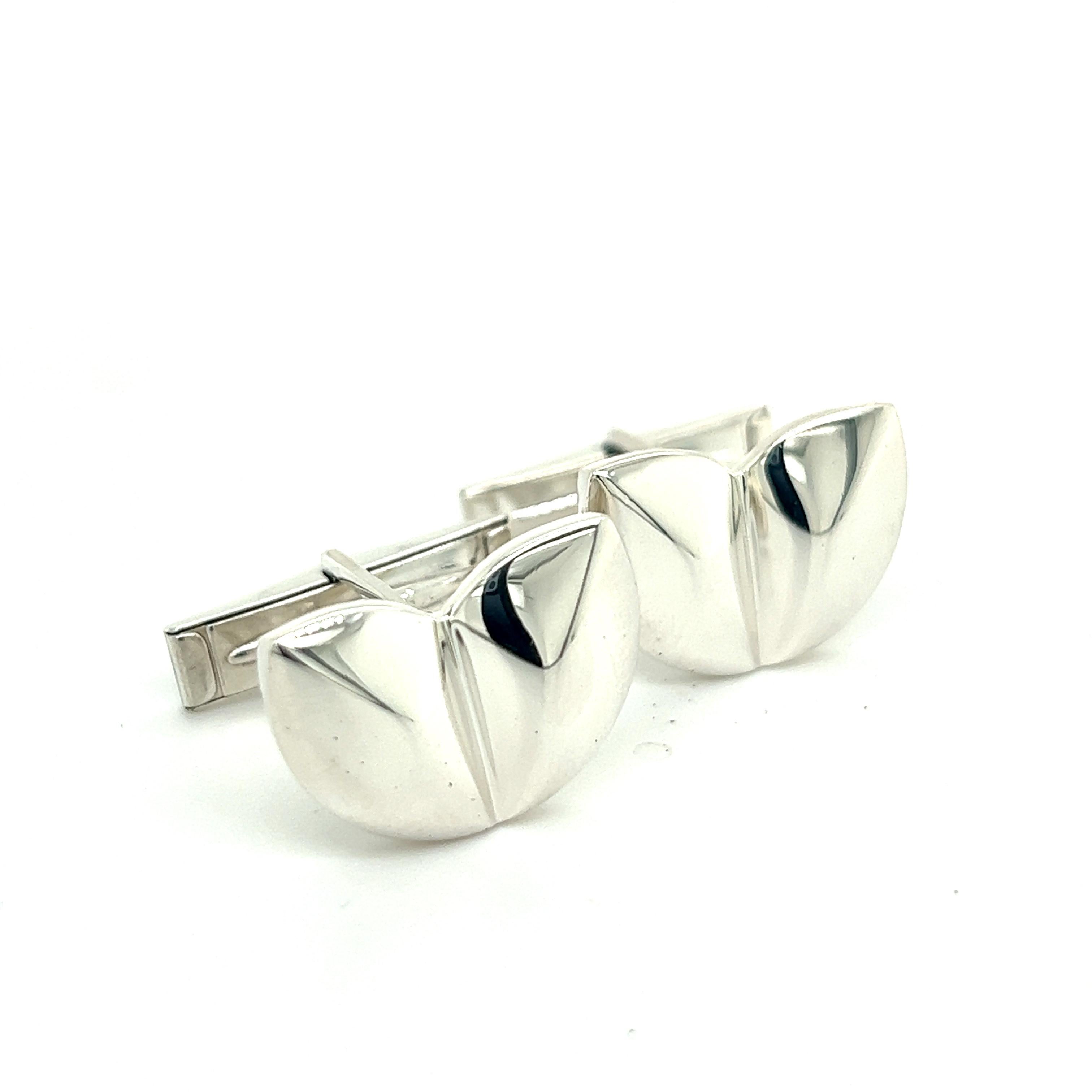 Gemelos Tiffany & Co Estate Plata de ley TIF305

Estos elegantes gemelos auténticos Tiffany & Co para hombre son de plata de ley y pesan 8 gramos.

VENDEDOR DE CONFIANZA DESDE 2002

¡¡POR FAVOR VEA NUESTROS CIENTOS DE COMENTARIOS POSITIVOS DE