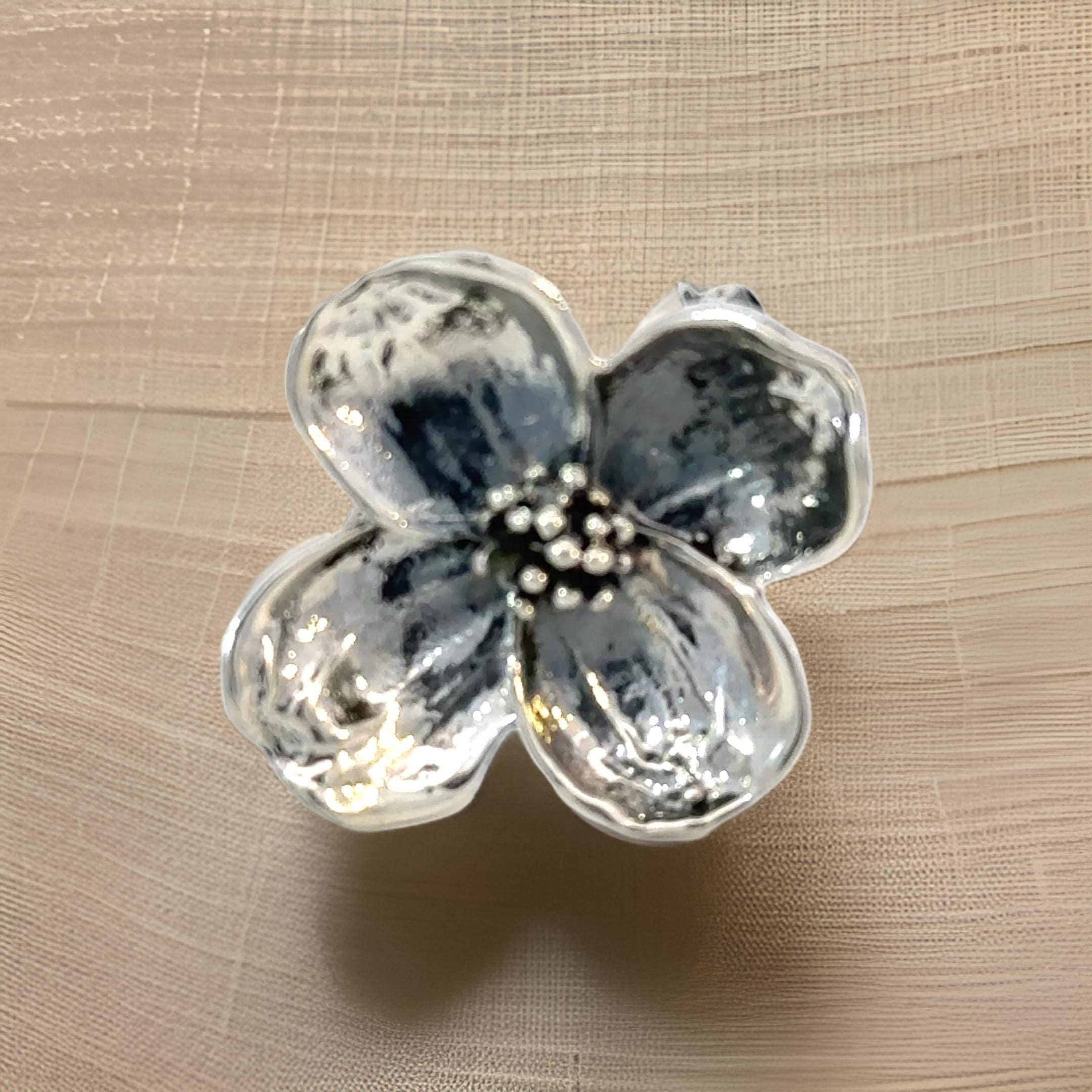 Donna Tiffany & Co. Estate Dogwood 4 leaf clover Flower Brooch Sterling Silver 4.45 in vendita