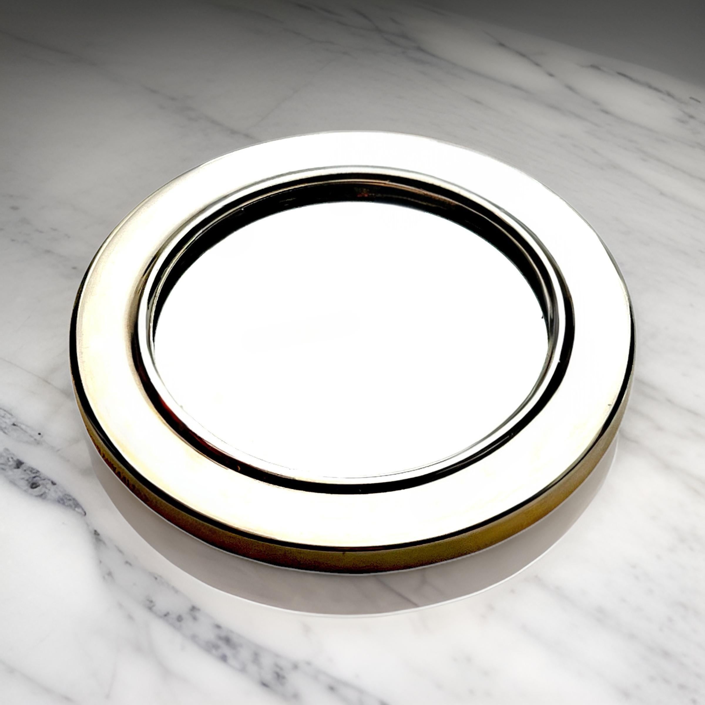 Auténtico espejo de mano Tiffany & Co Estate Fashion Tulip de plata de ley 74,78 gramos TIF761

Fabricado en Italia

Este precioso Espejo de Mano Auténtico Tiffany Fashion ha sido pulido recientemente y tiene un aspecto maravilloso.

VENDEDOR DE