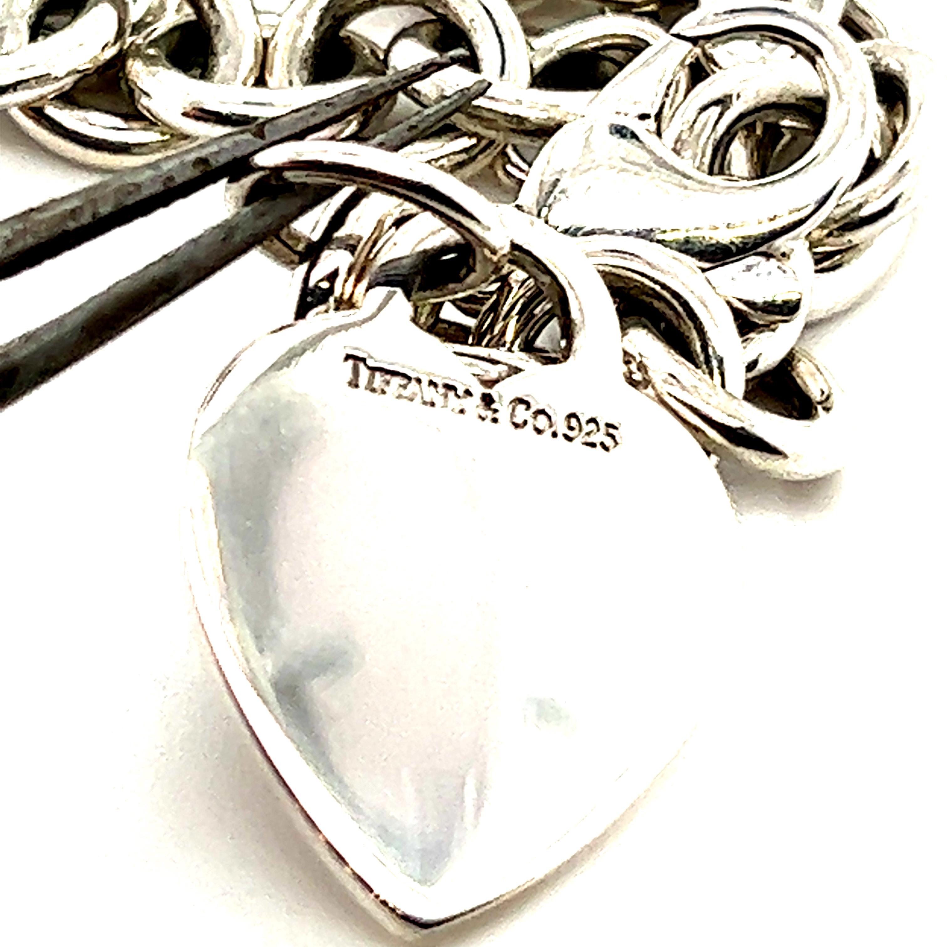 Tiffany & Co. Bracelet à breloques en forme de cœur en argent sterling, 35,5 grammes Unisexe en vente