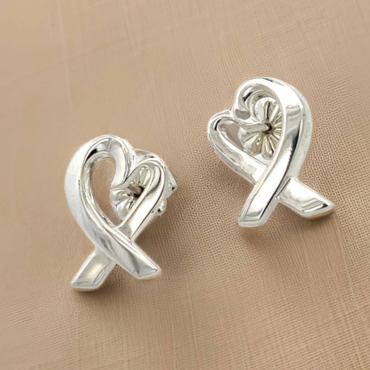 Authentische Tiffany & Co Estate Herz durchbohrt Ohrringe von Paloma Picasso Sterling Silber 3,8 Gramm TIF796

VERTRAUENSWÜRDIGER VERKÄUFER SEIT 2002

BITTE BEACHTEN SIE UNSERE HUNDERTE VON POSITIVEN RÜCKMELDUNGEN UNSERER KUNDEN!!

KOSTENLOSER