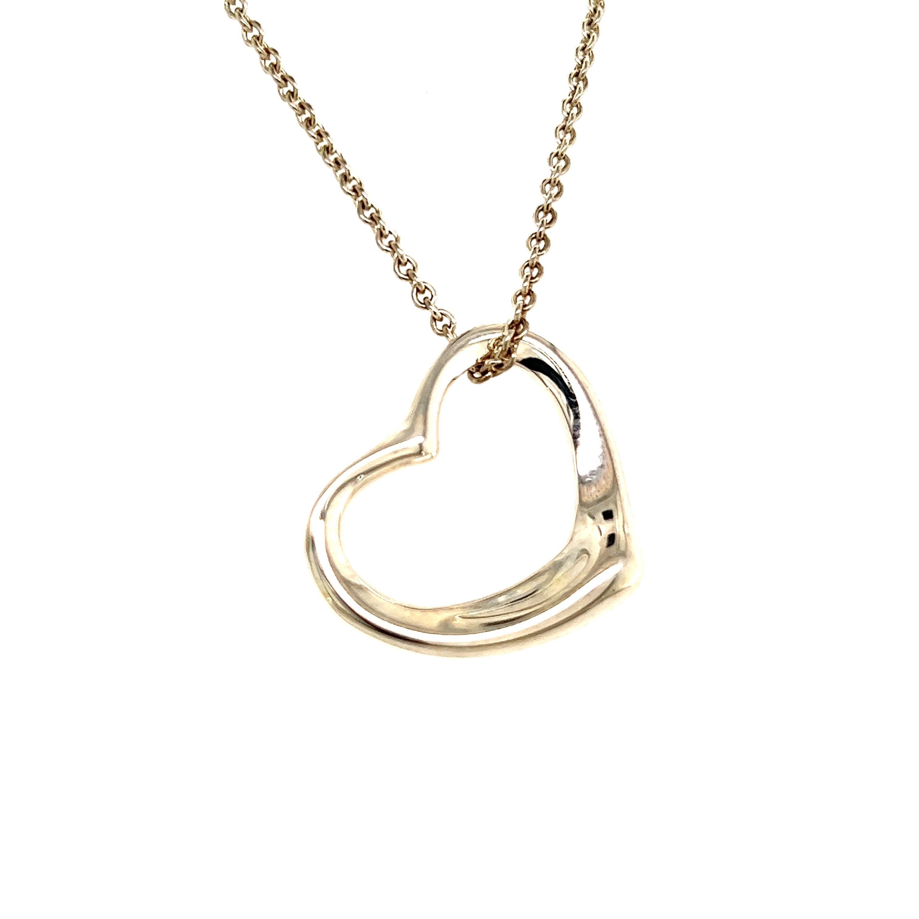 Tiffany & Co Estate Large Heart Pendtiffaant Silver Necklace by Elsa Peretti In Good Condition In Brooklyn, NY