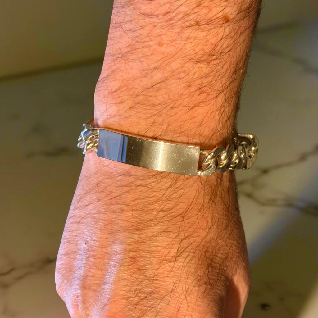 Authentic Tiffany & Co Estate Large Mens ID Bracelet Sterling Silver 75 Grams TIF869

TRUSTED SELLER SINCE 2002

PLEASE SEE OUR HUNDREDS OF POSITIVE FEEDBACKS FROM OUR CLIENTS!!

FREE SHIPPING!!

DETAILS
Style: Mens ID Bracelet
Weight: 75