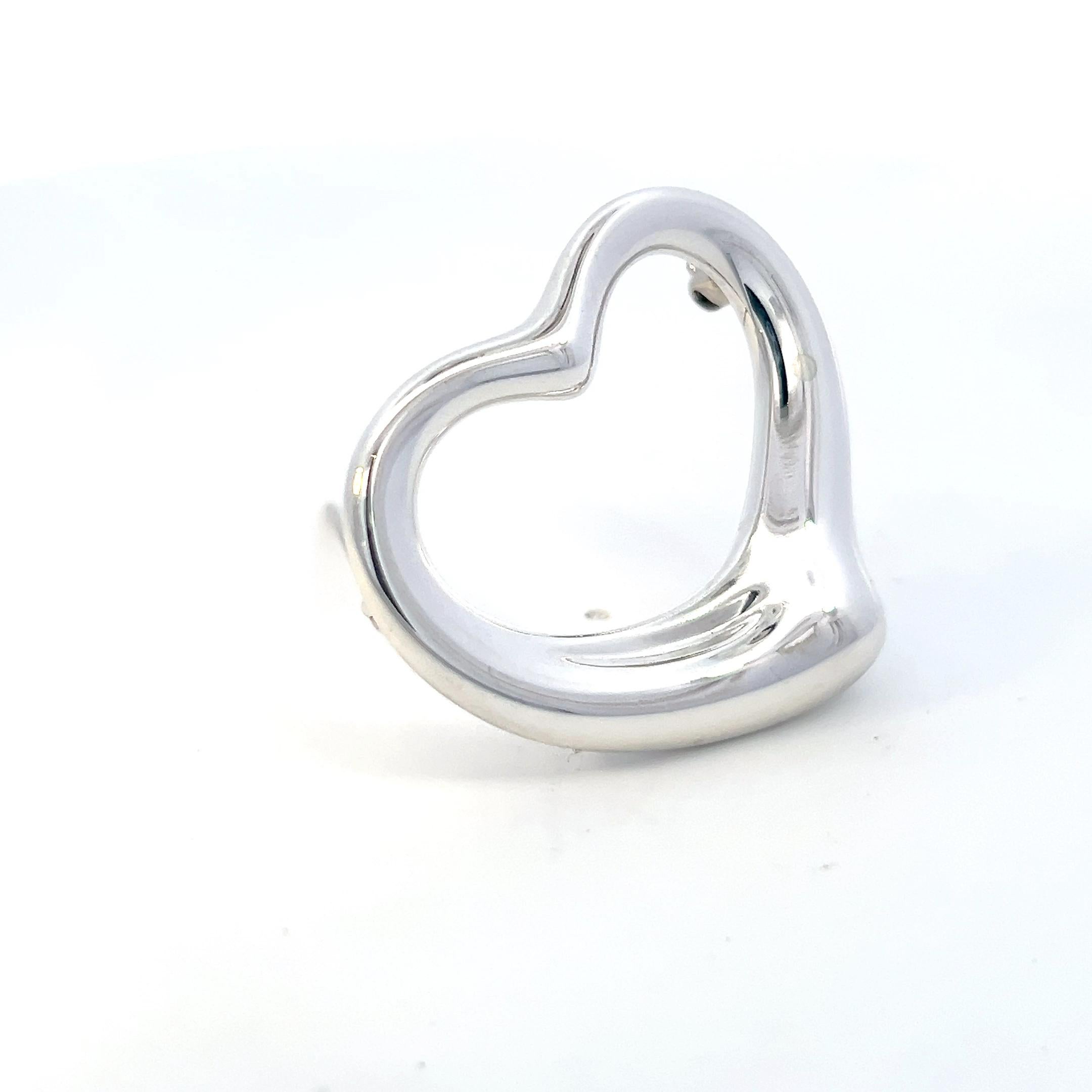 Tiffany & Co Estate Large Open Heart Brooch By Elsa Peretti Silver In Good Condition For Sale In Brooklyn, NY