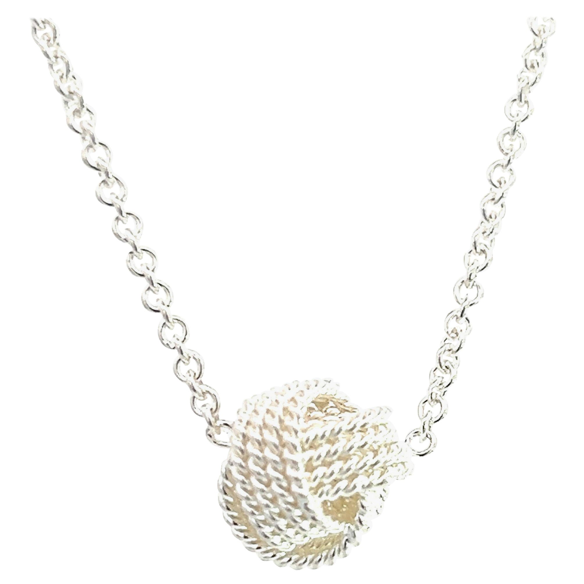 Tiffany 
Co Estate Collar Nudo de Amor 17" Plata